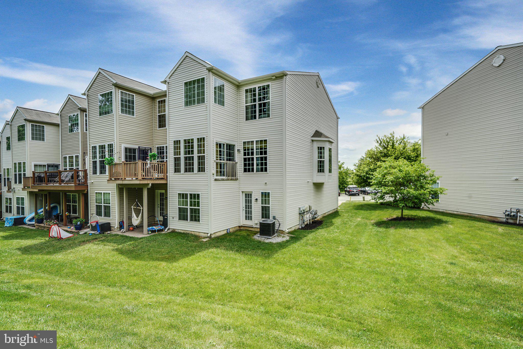 LONGFORD CROSSING - Residential