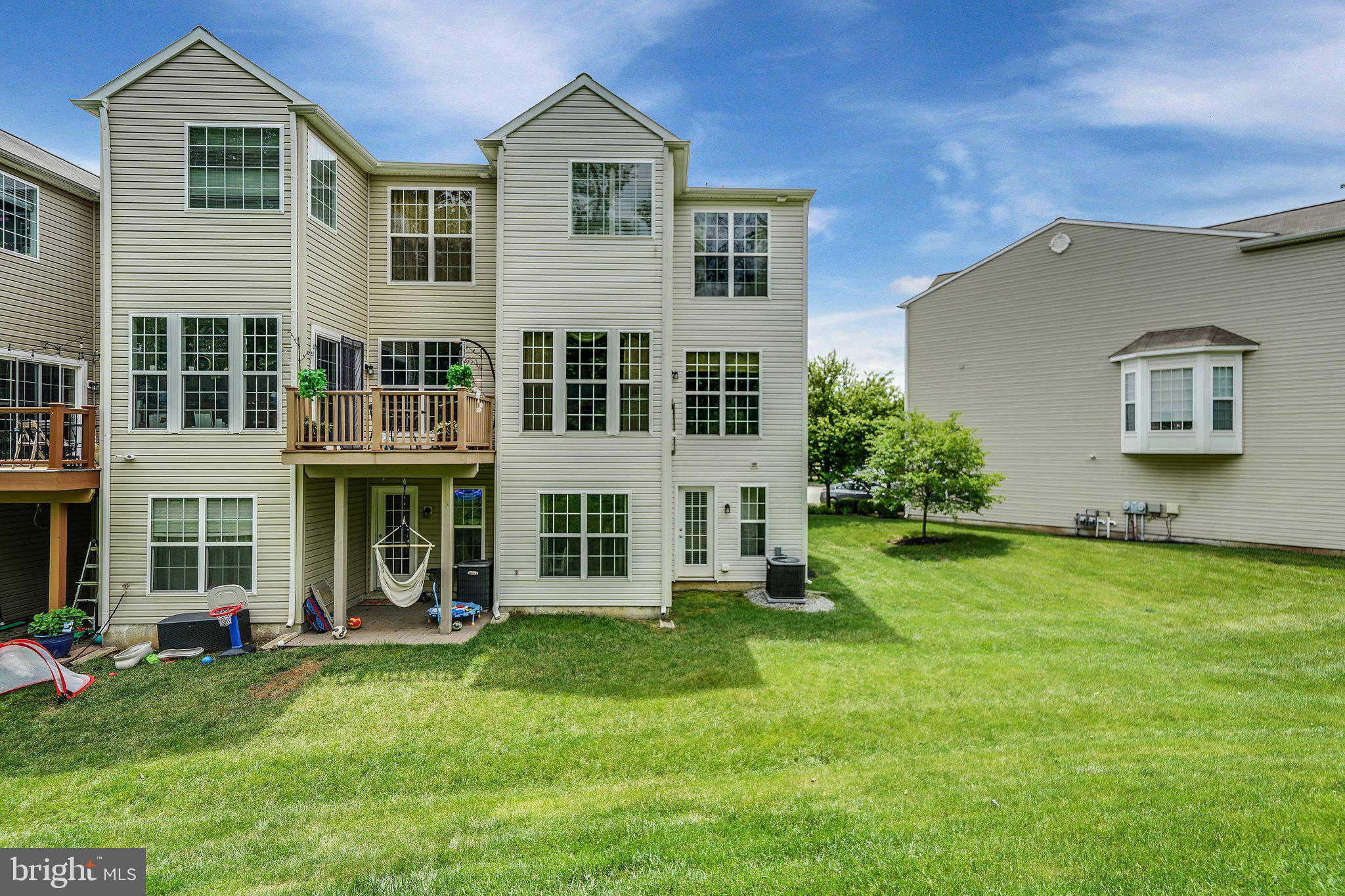 LONGFORD CROSSING - Residential