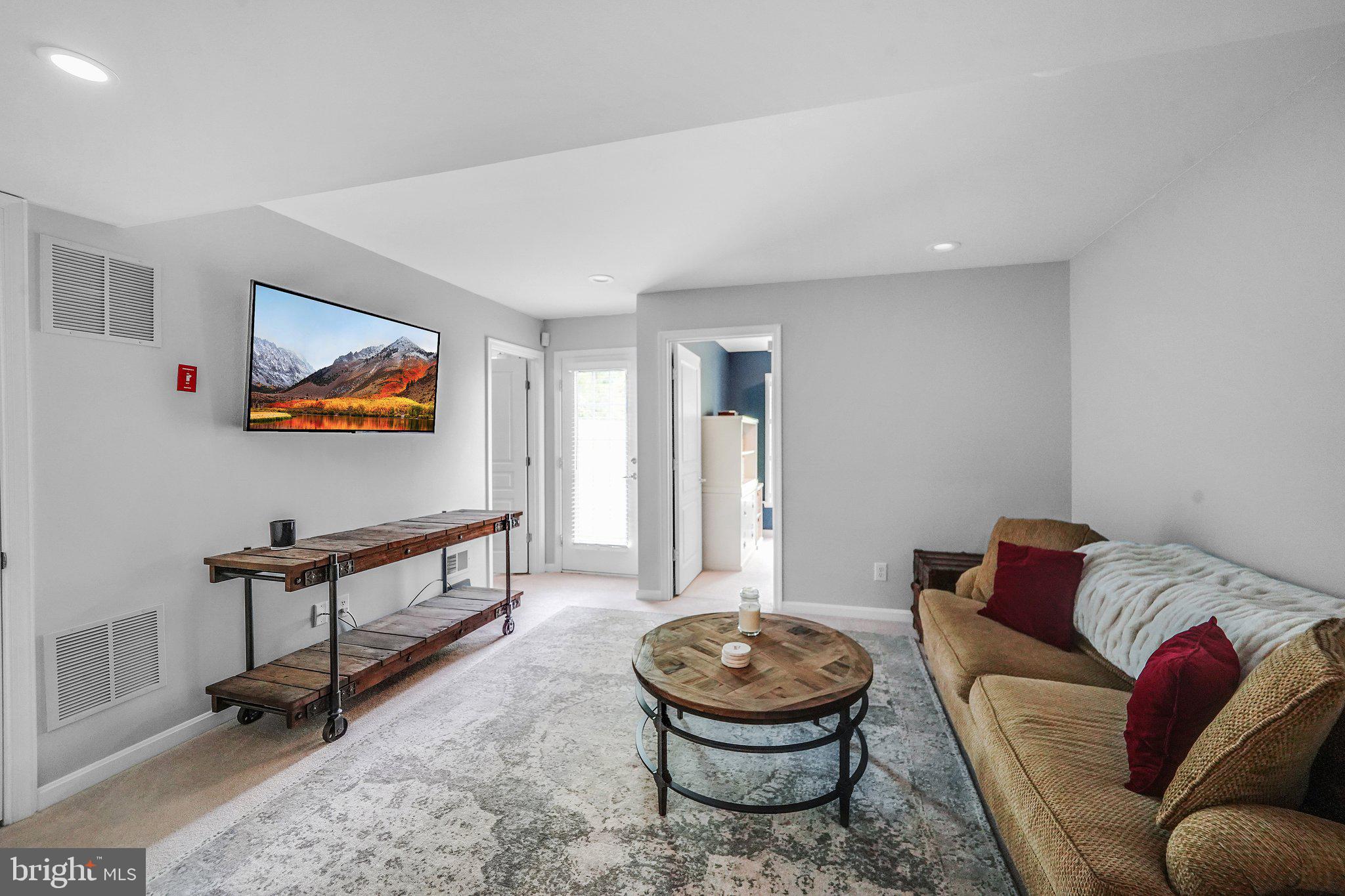 LONGFORD CROSSING - Residential