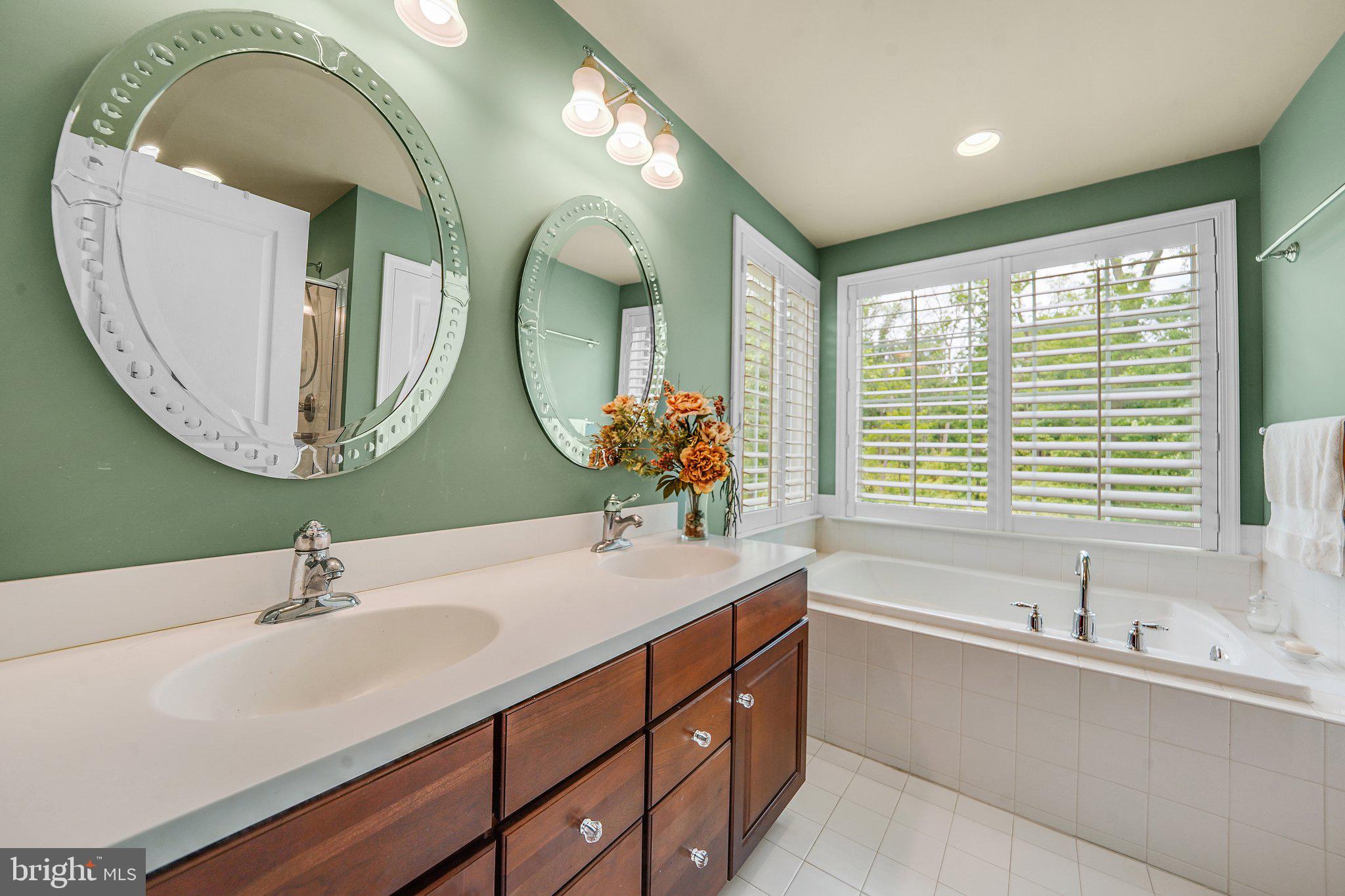 LONGFORD CROSSING - Residential