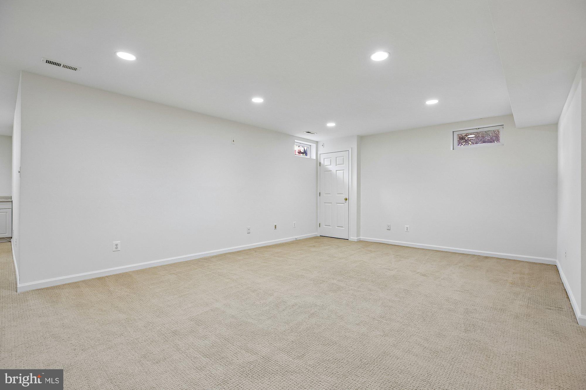 LAKELANDS - Residential