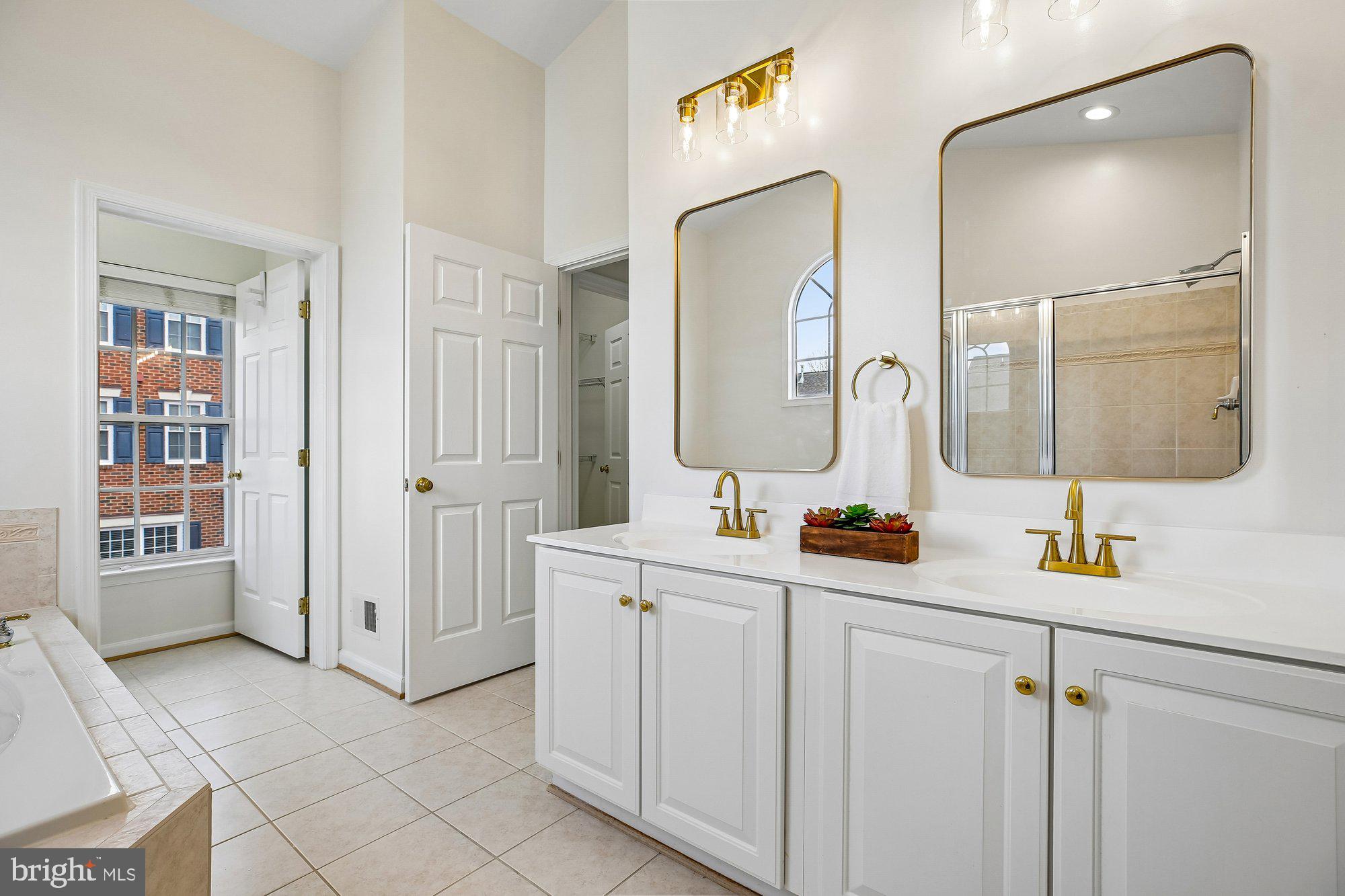 LAKELANDS - Residential