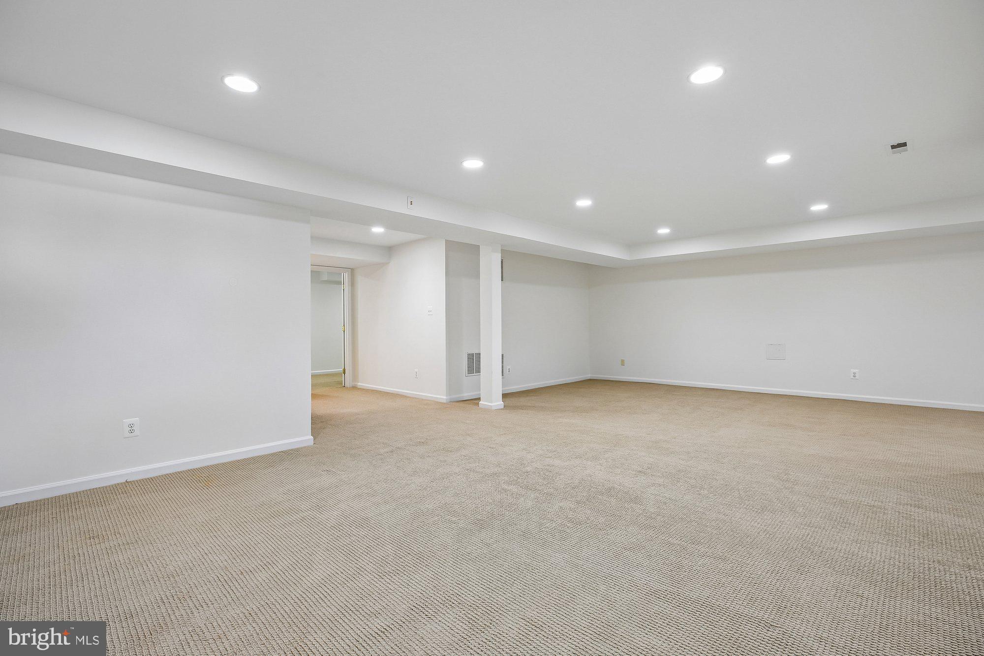 LAKELANDS - Residential