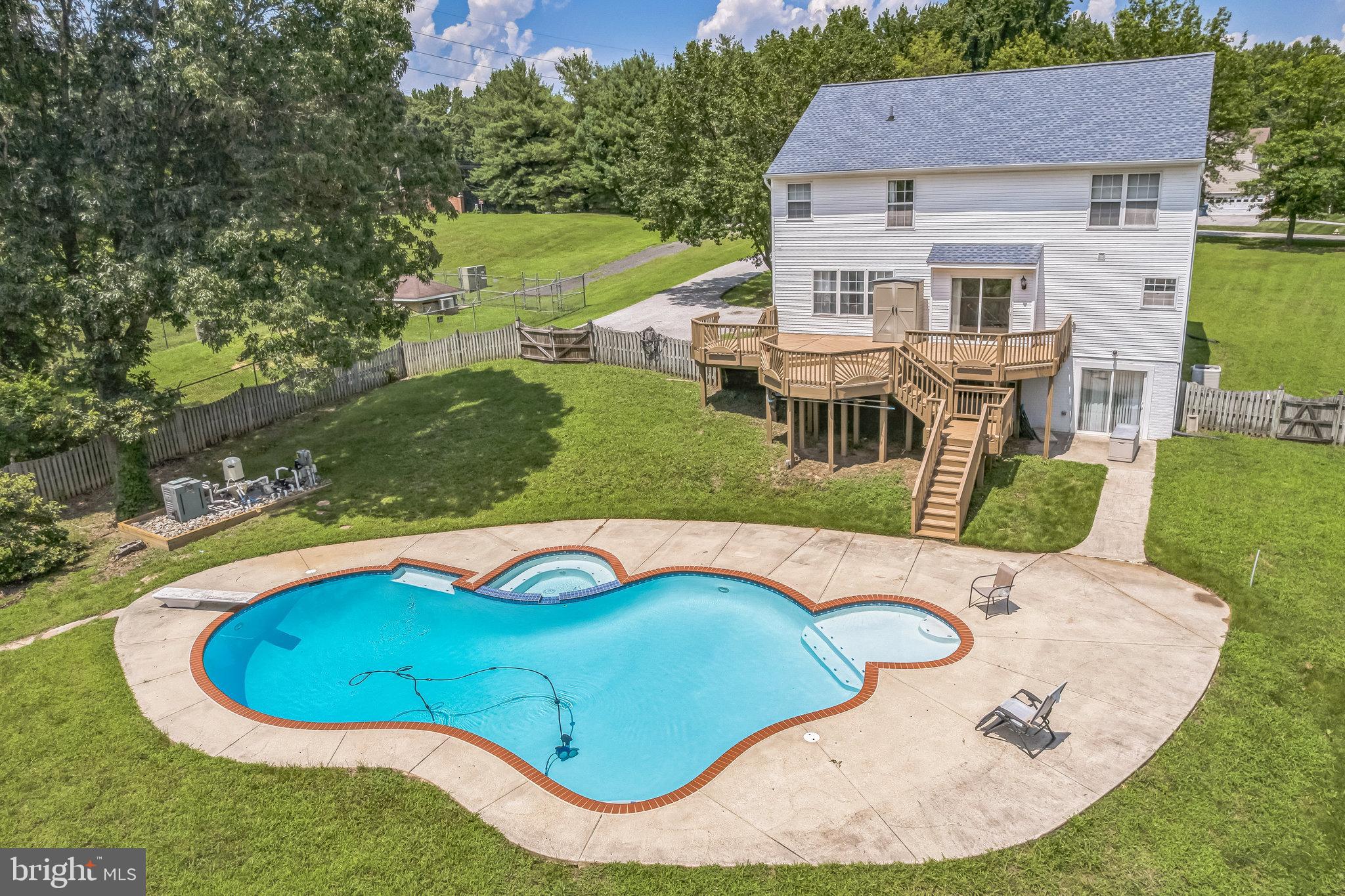 15 SCARLETT DRIVE