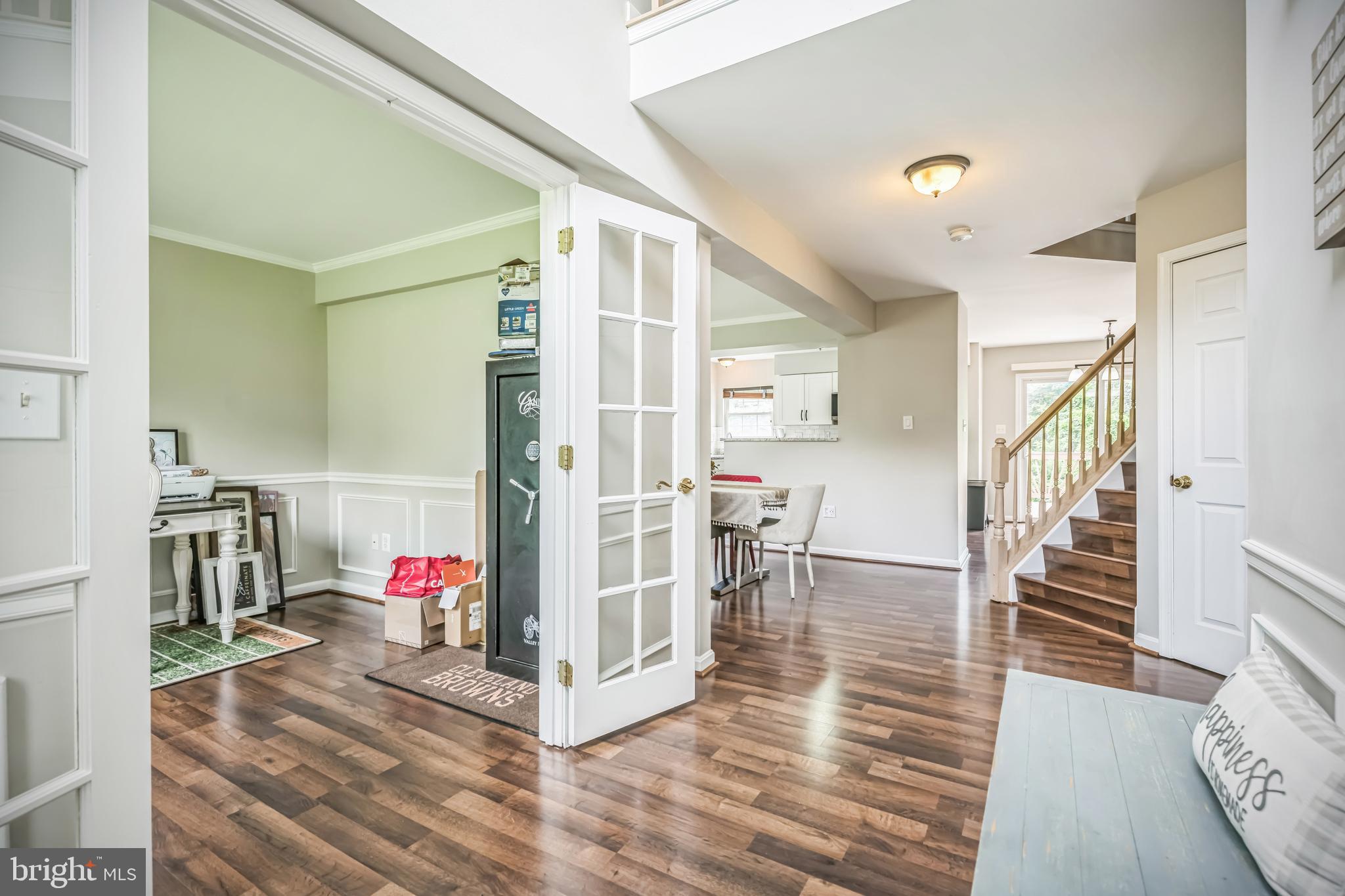 15 SCARLETT DRIVE