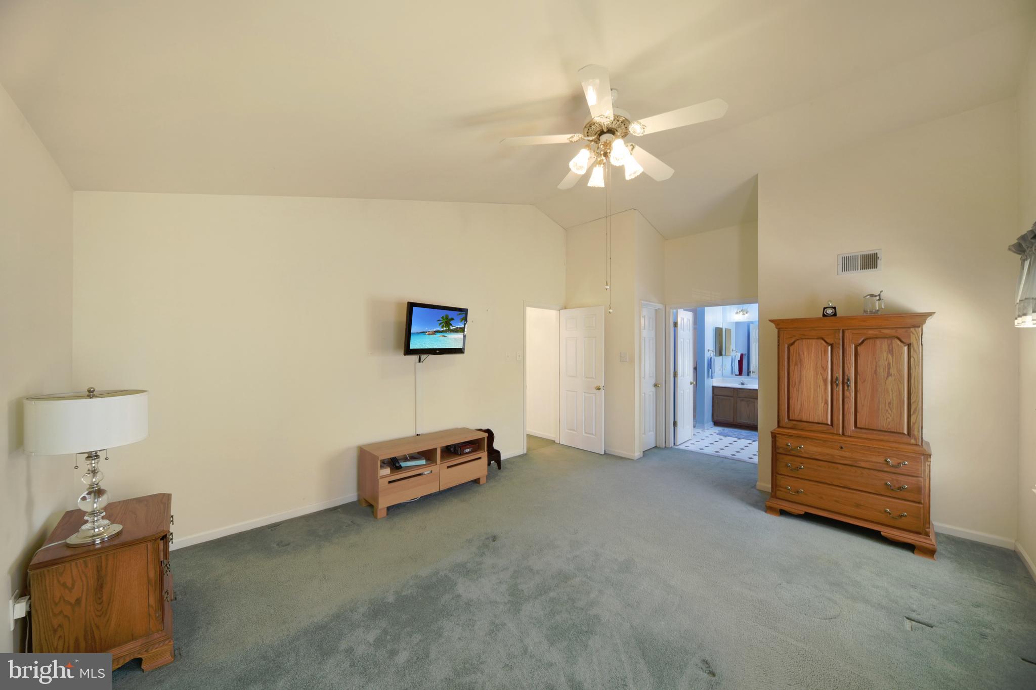 COUNTRY WALK - Residential