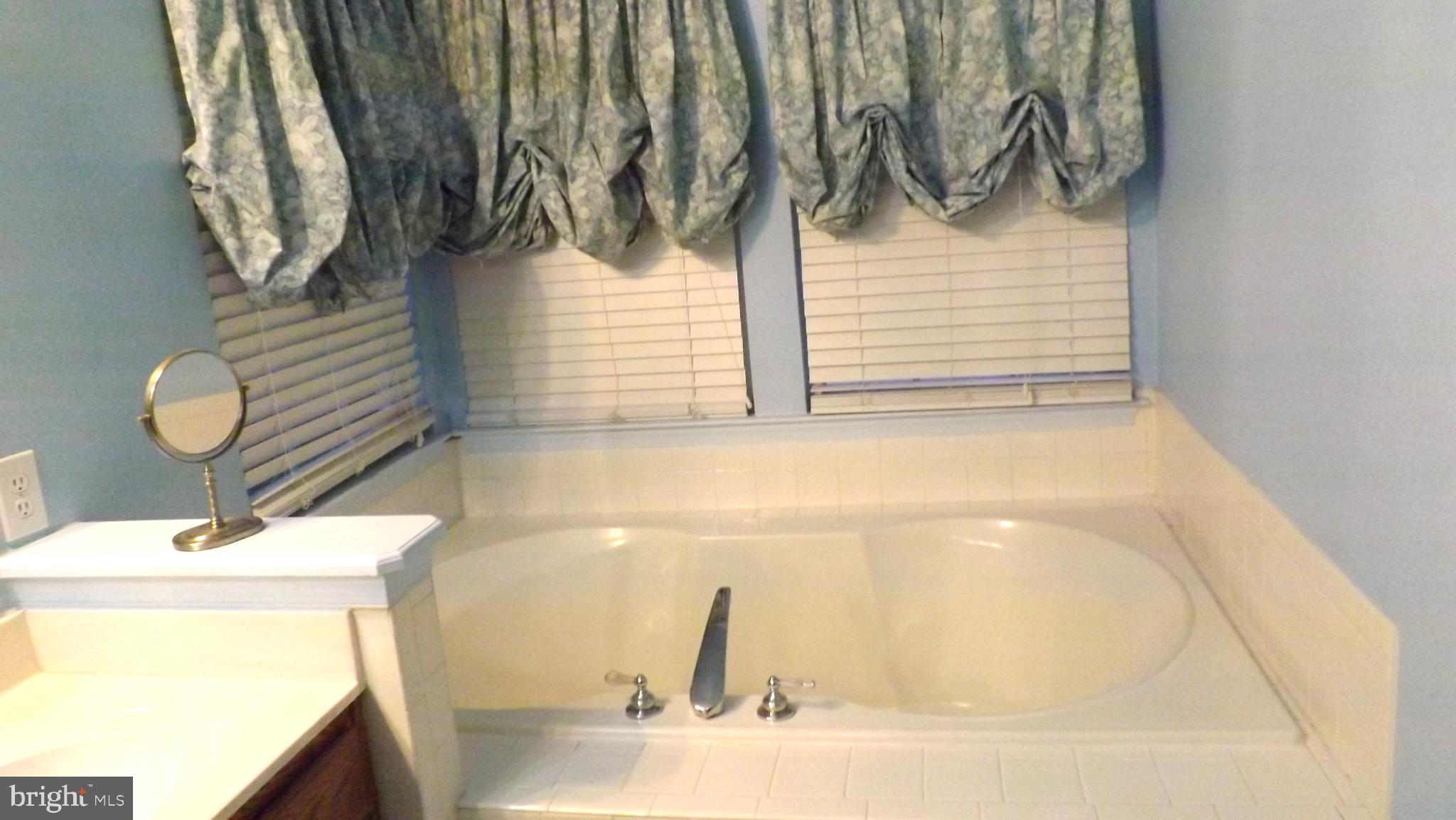 COUNTRY WALK - Residential