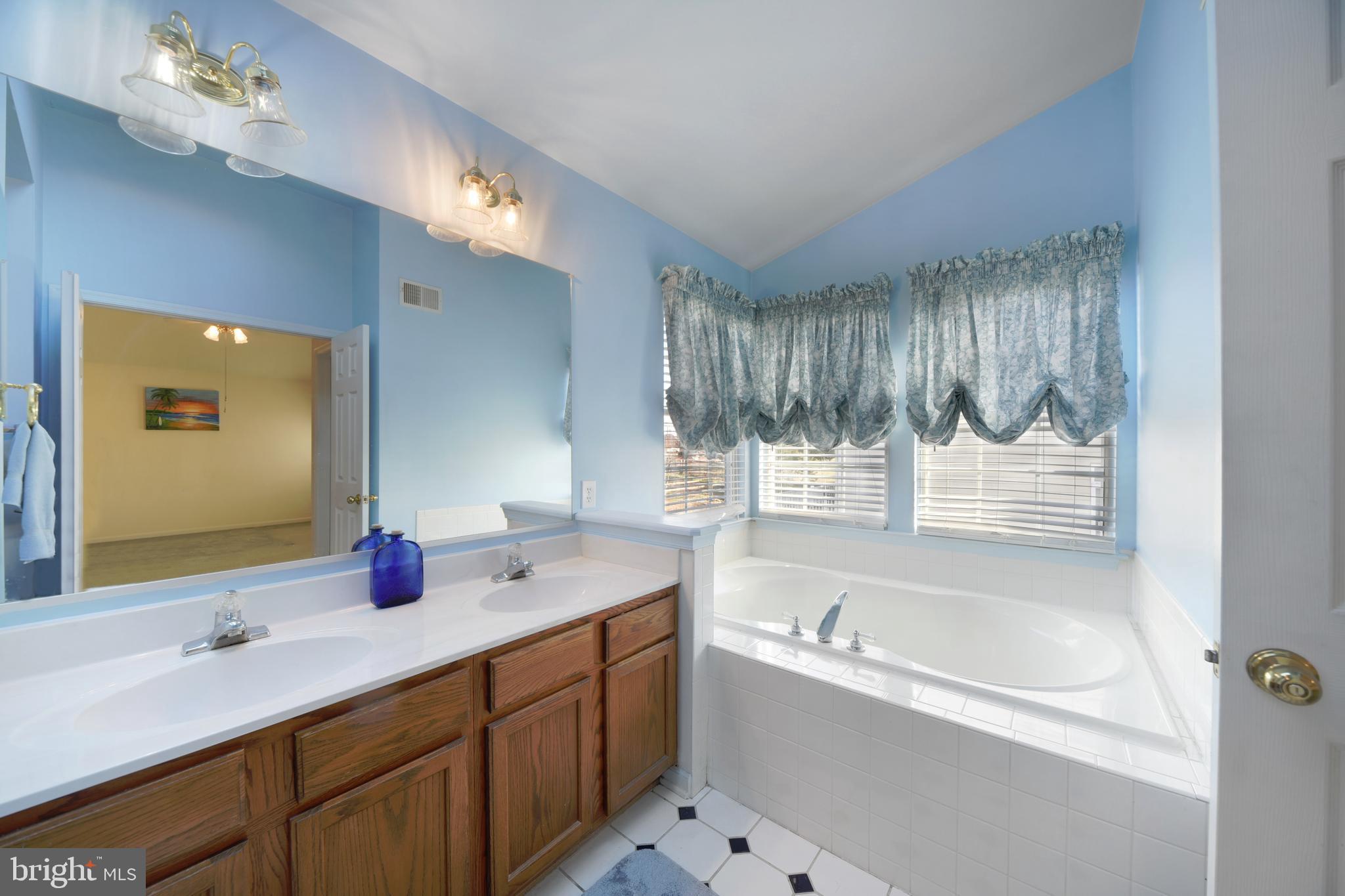 COUNTRY WALK - Residential