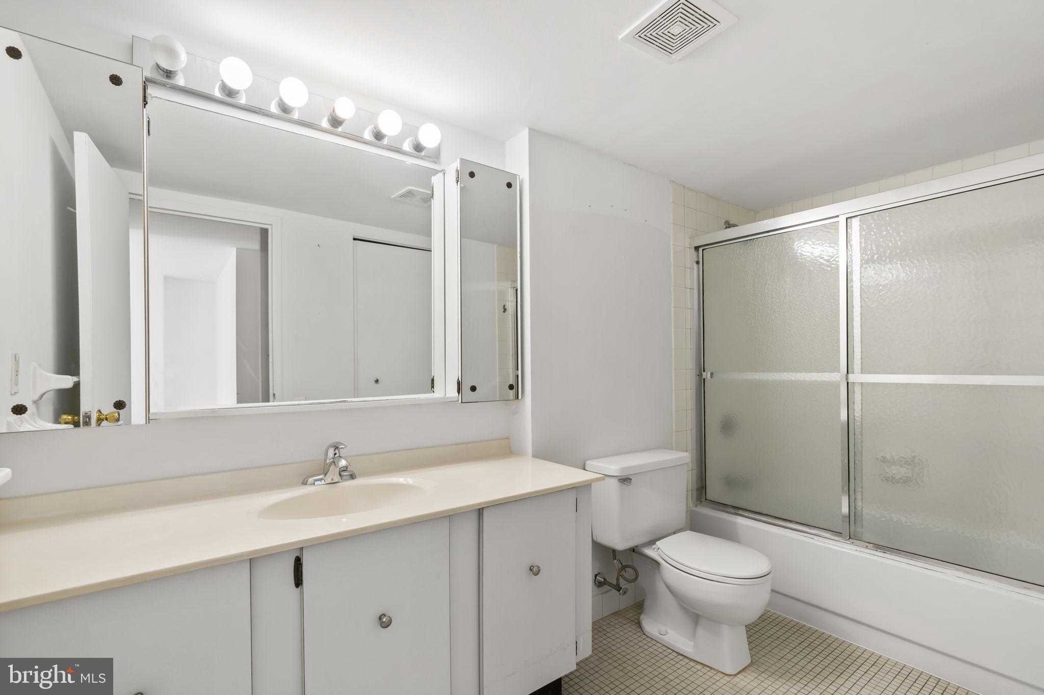 AVENUE OF THE ARTS - Residential