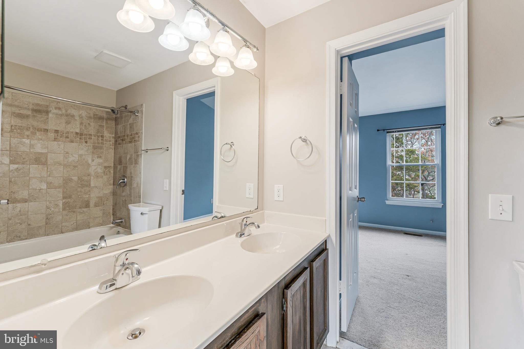 LONDON TOWN WEST - Residential Lease