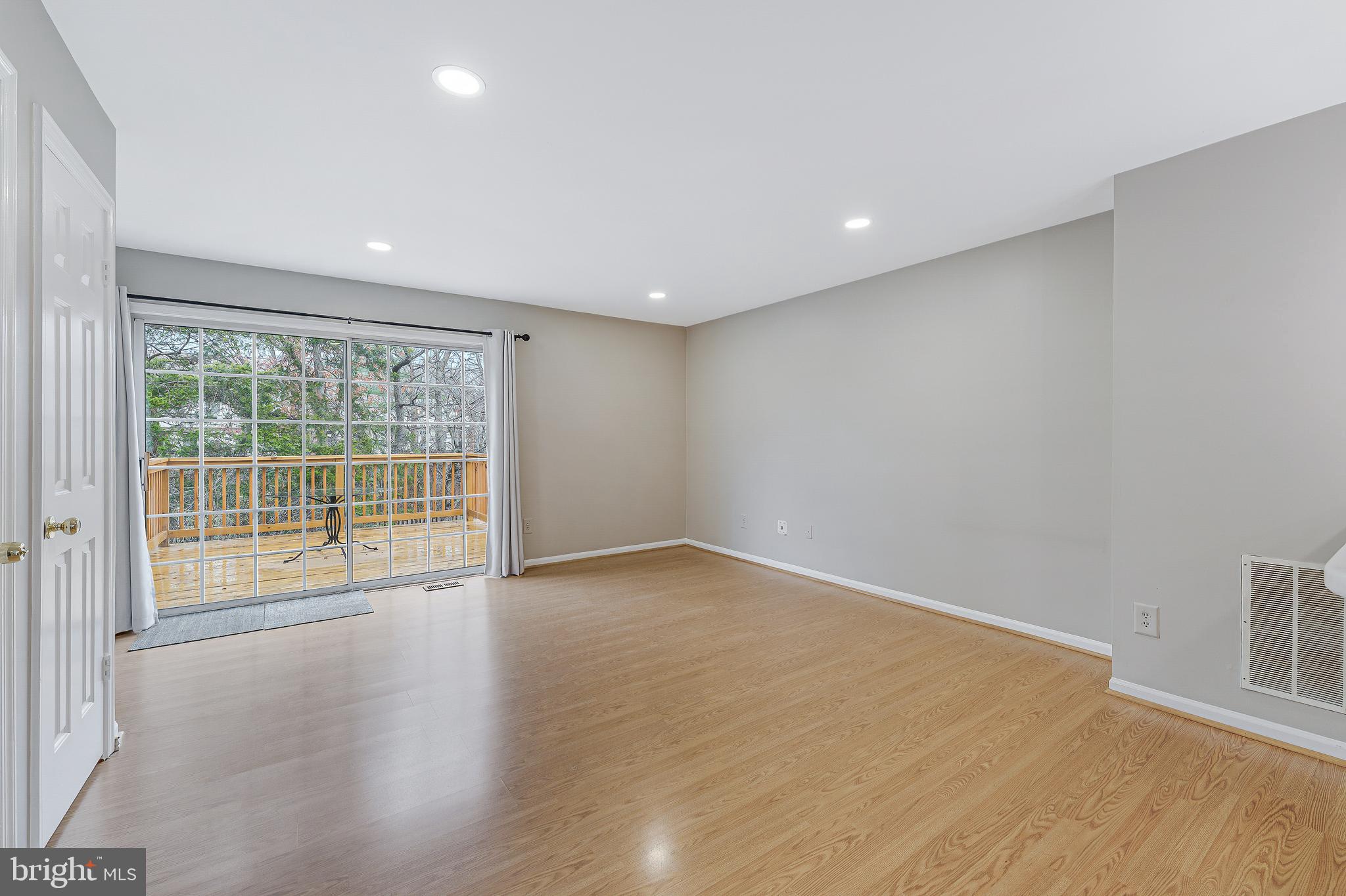 LONDON TOWN WEST - Residential Lease