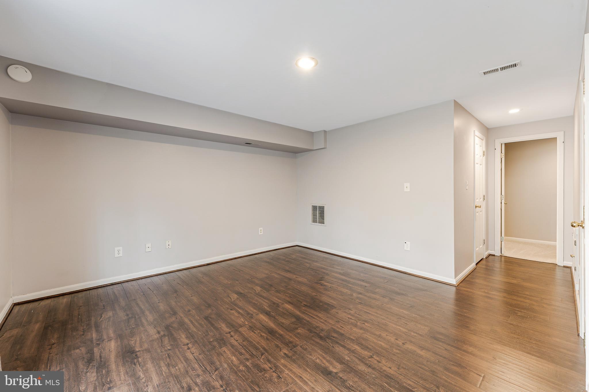 LONDON TOWN WEST - Residential Lease