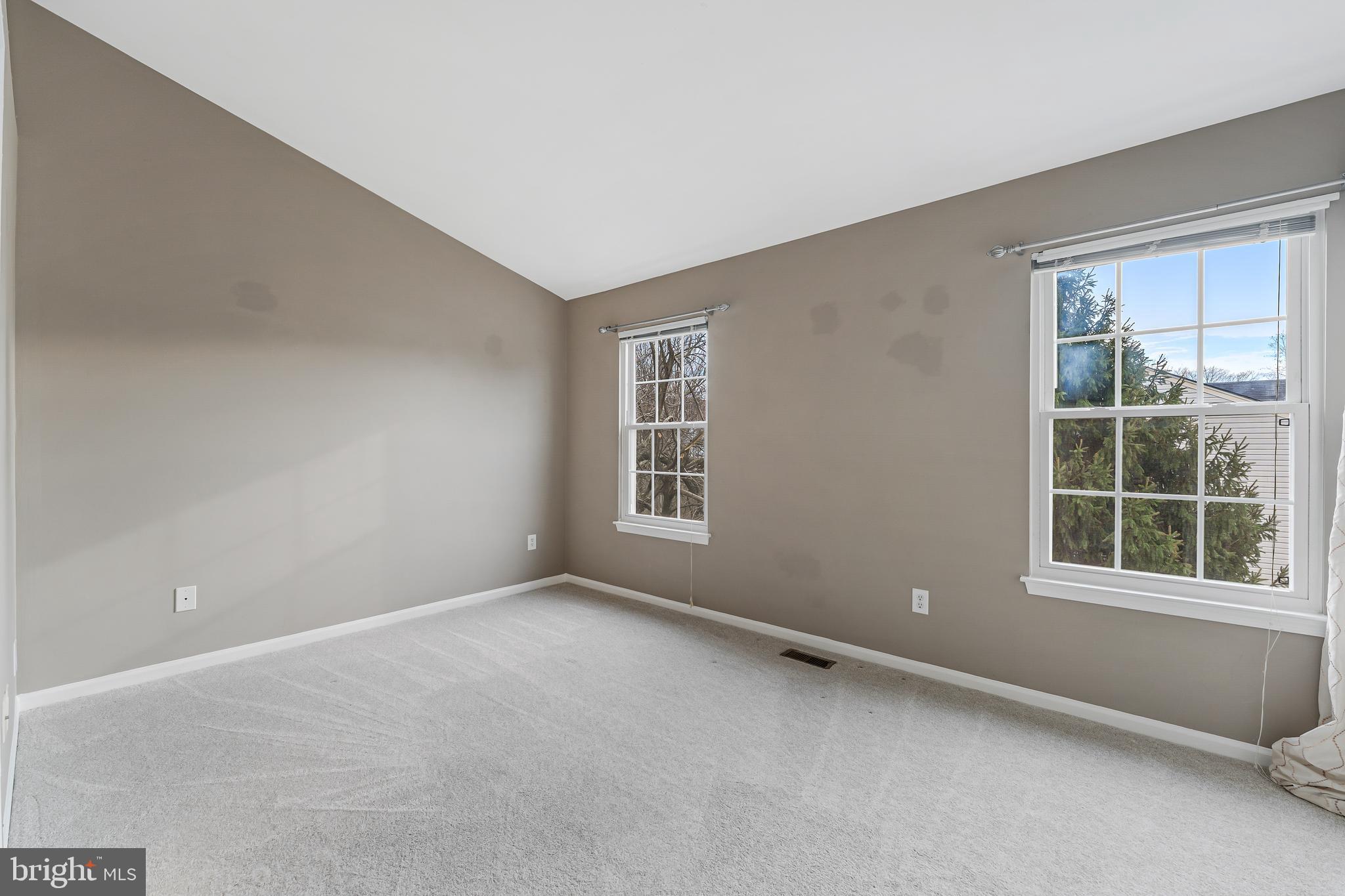 LONDON TOWN WEST - Residential Lease