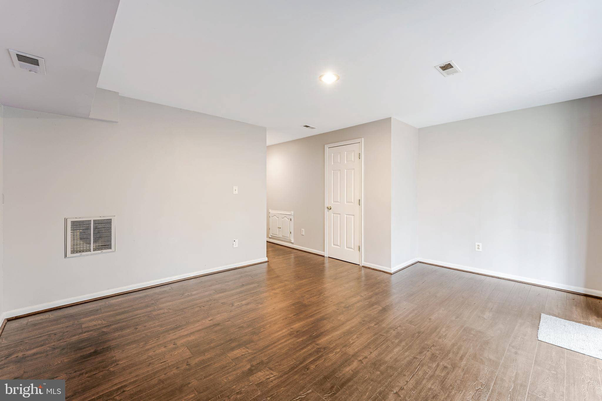 LONDON TOWN WEST - Residential Lease