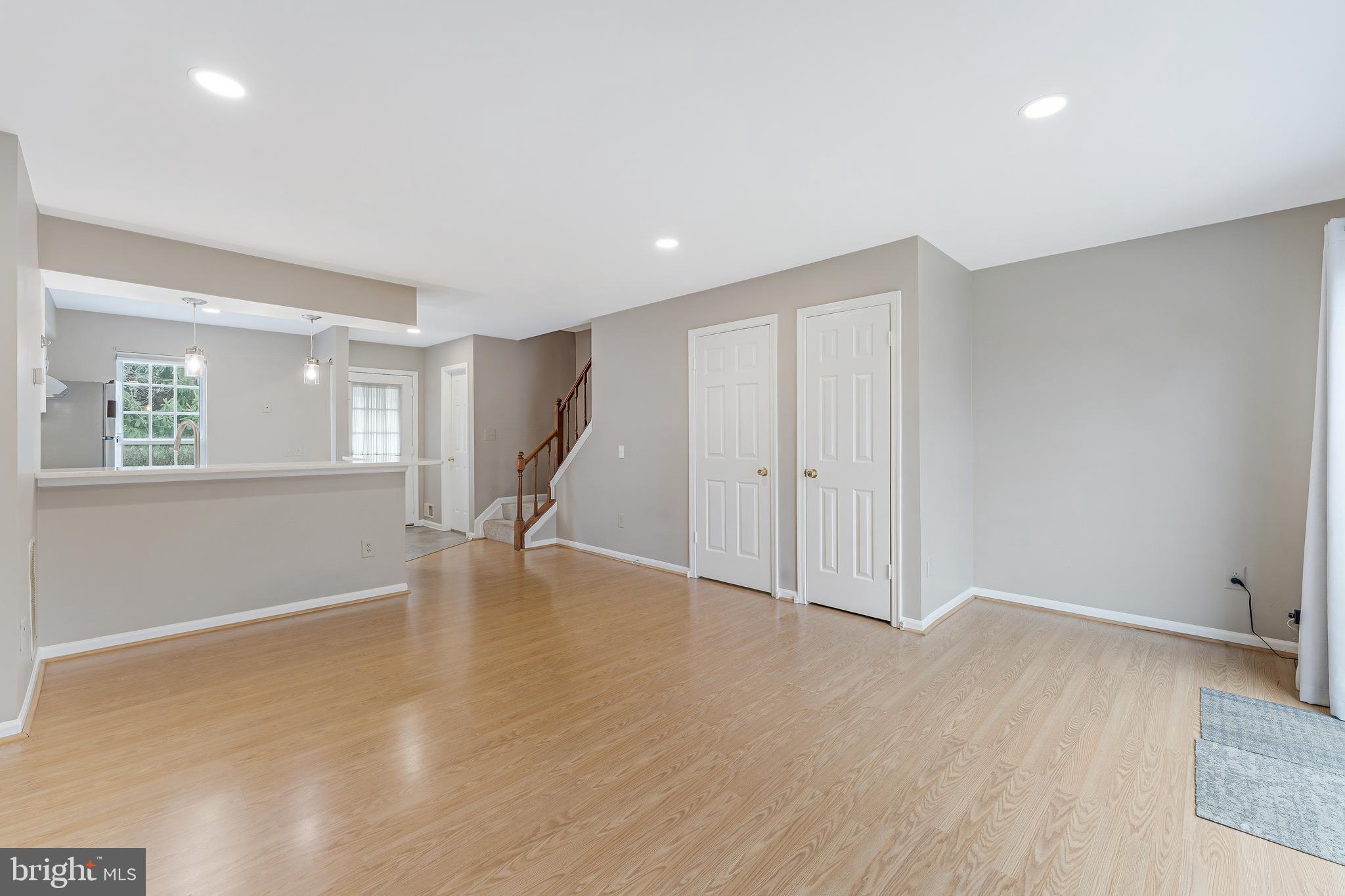 LONDON TOWN WEST - Residential Lease