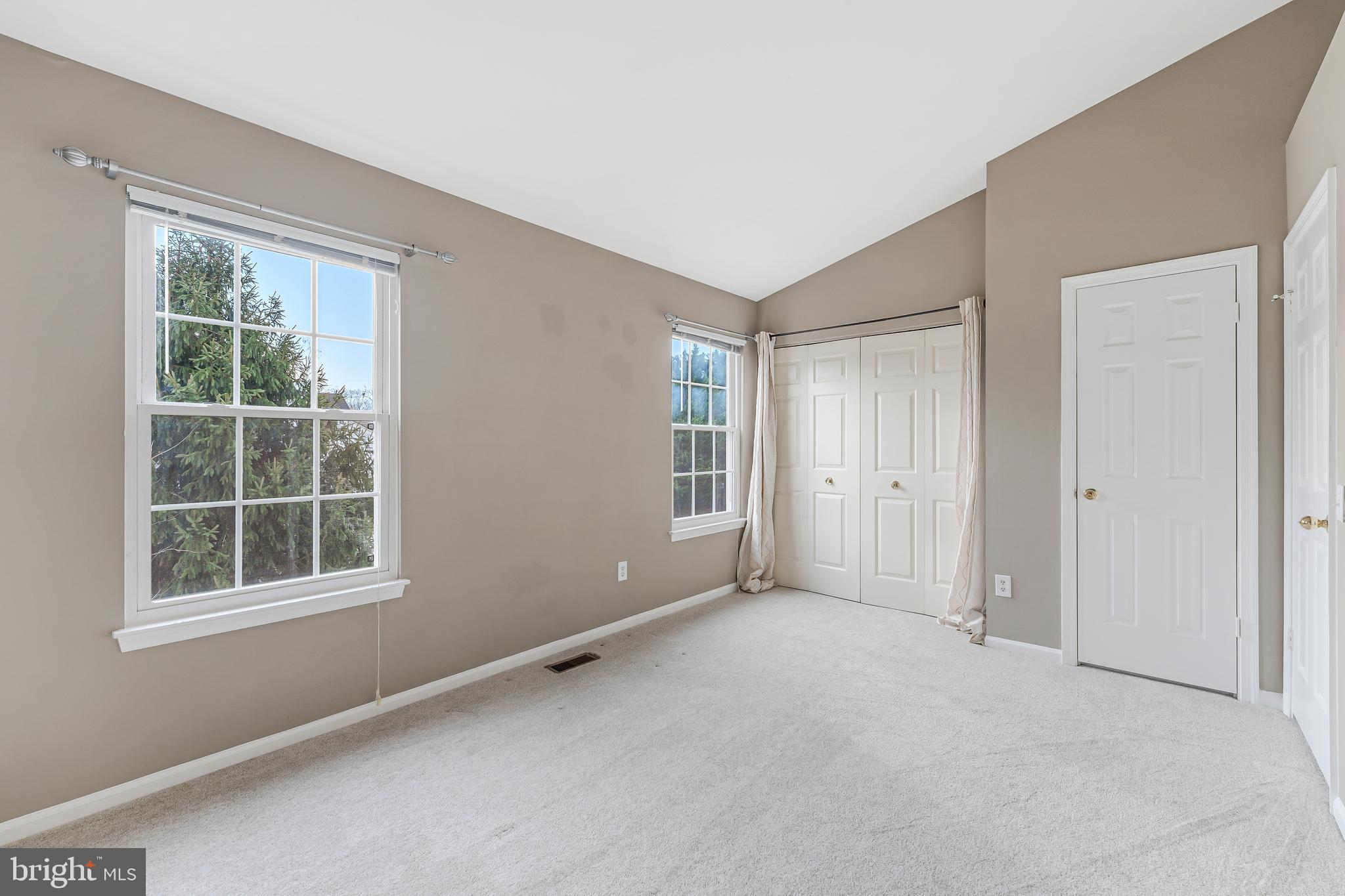 LONDON TOWN WEST - Residential Lease