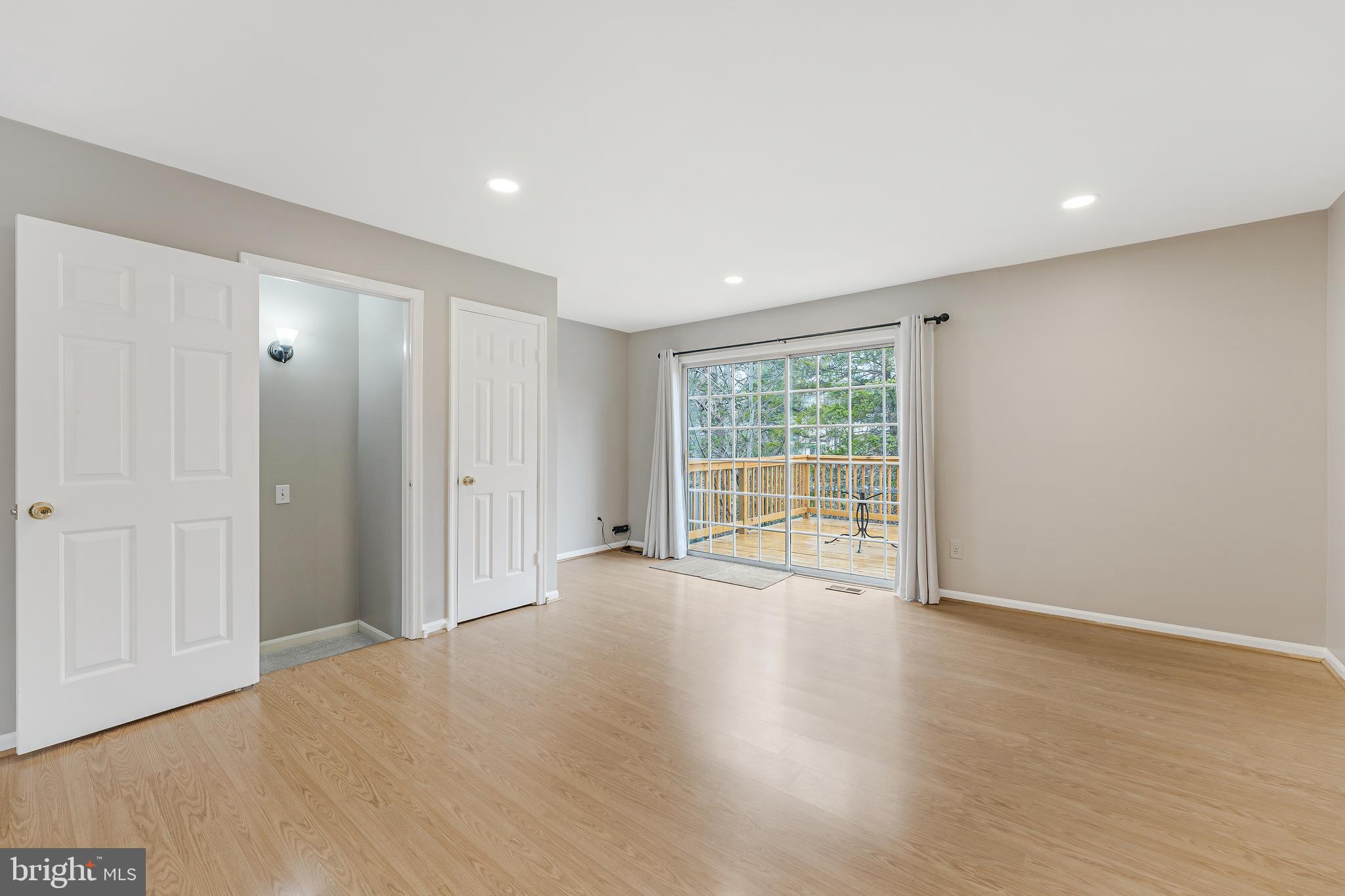 LONDON TOWN WEST - Residential Lease