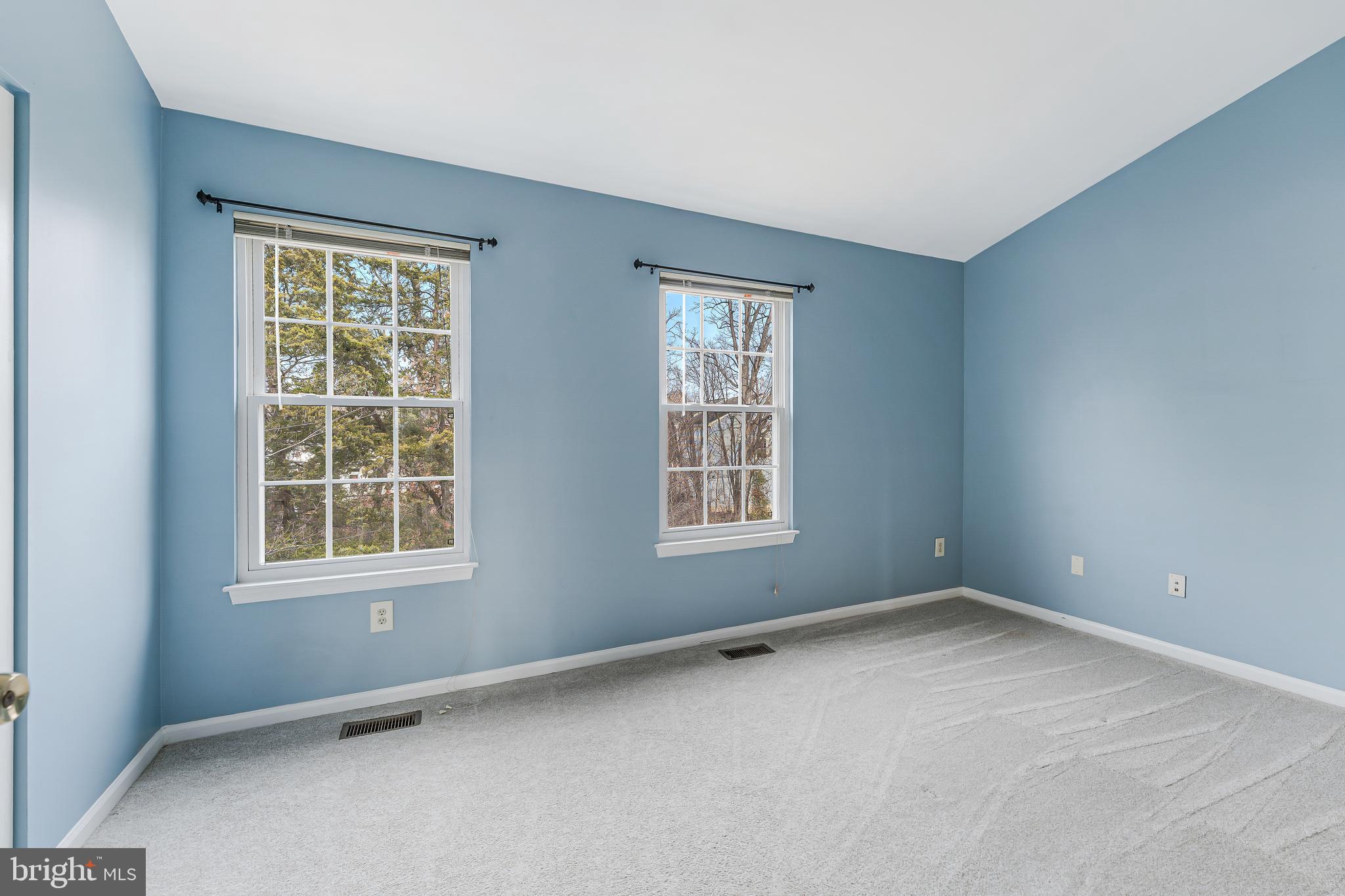 LONDON TOWN WEST - Residential Lease