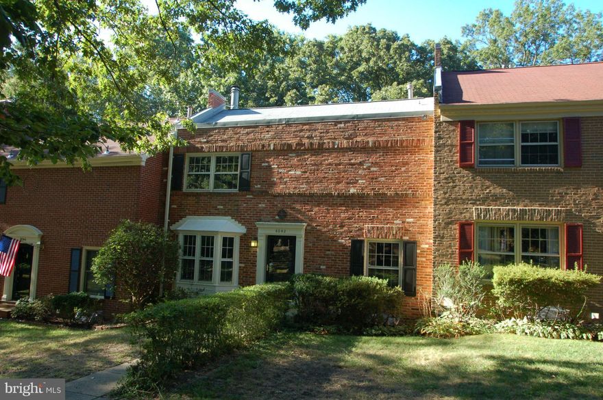 POPULAR HERMITAGE MODEL IN CHARLESTOWN ON CUL-DE-SAC!  GRAND CURVED STAIRWAY, HARDWOOD FLRS UPPER LVL, LR, DR, & STUDY.  UPDATED KIT. OVERLOOKING TREES/PARKLAND. LARGE MASTER SUITE W/ WALK-IN CLOSET. HUGE 28FT WALKOUT REC. RM. W/ BRICK HEARTH WOODBURNING FIREPLACE. LOTS OF STORAGE ROOM & ABUNDANT CLOSETS. 2 ASSIGN PARKING SPACES. NEW VINYL DOUBLE PANE WINDOWS RECENTLY INSTALLED! ALMOST 2700 SQ FT.