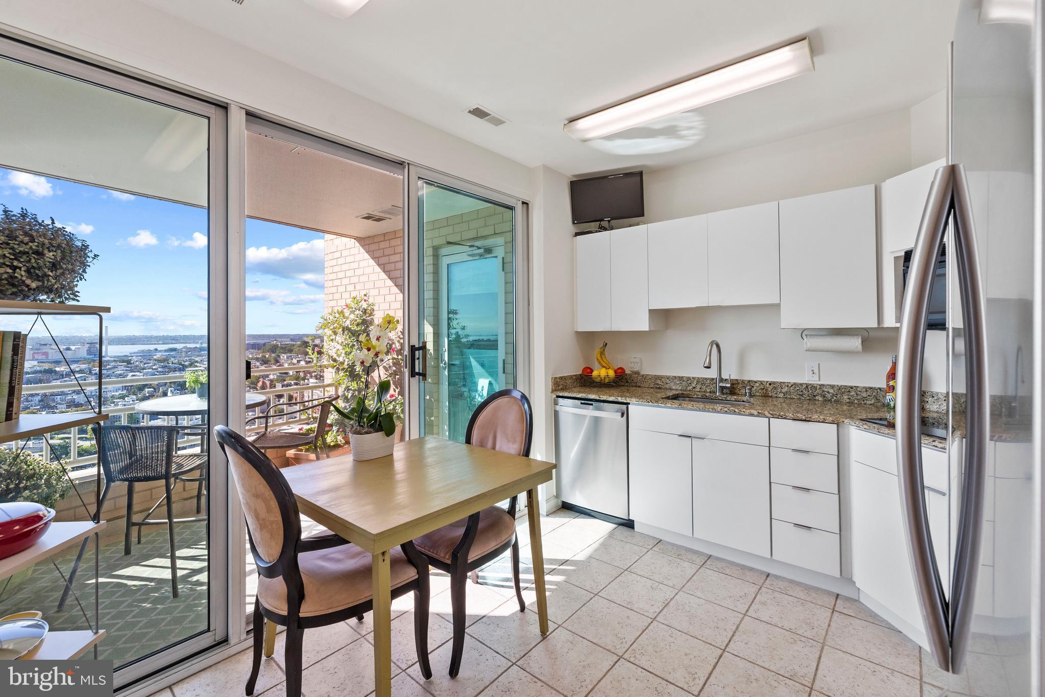 HARBORVIEW TOWERS - Residential