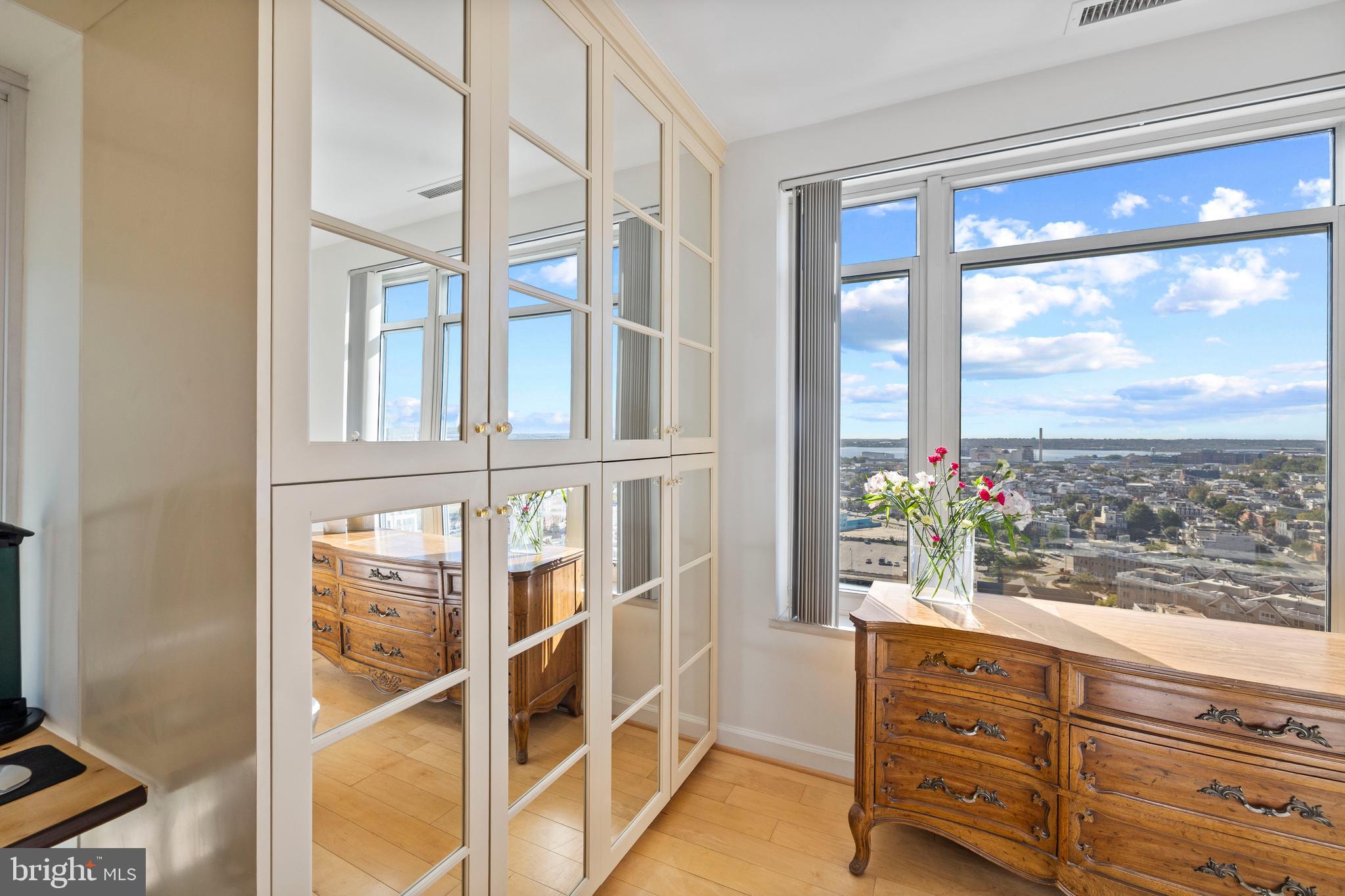HARBORVIEW TOWERS - Residential