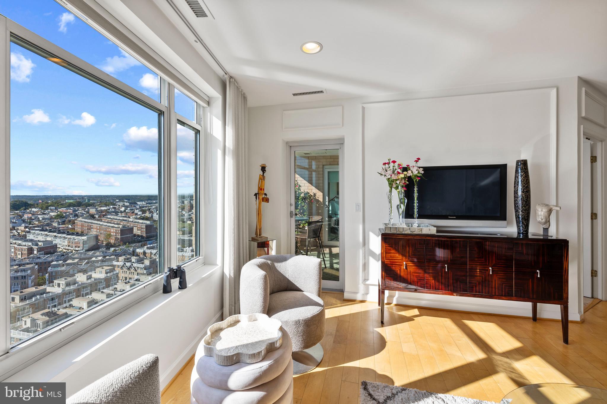 HARBORVIEW TOWERS - Residential