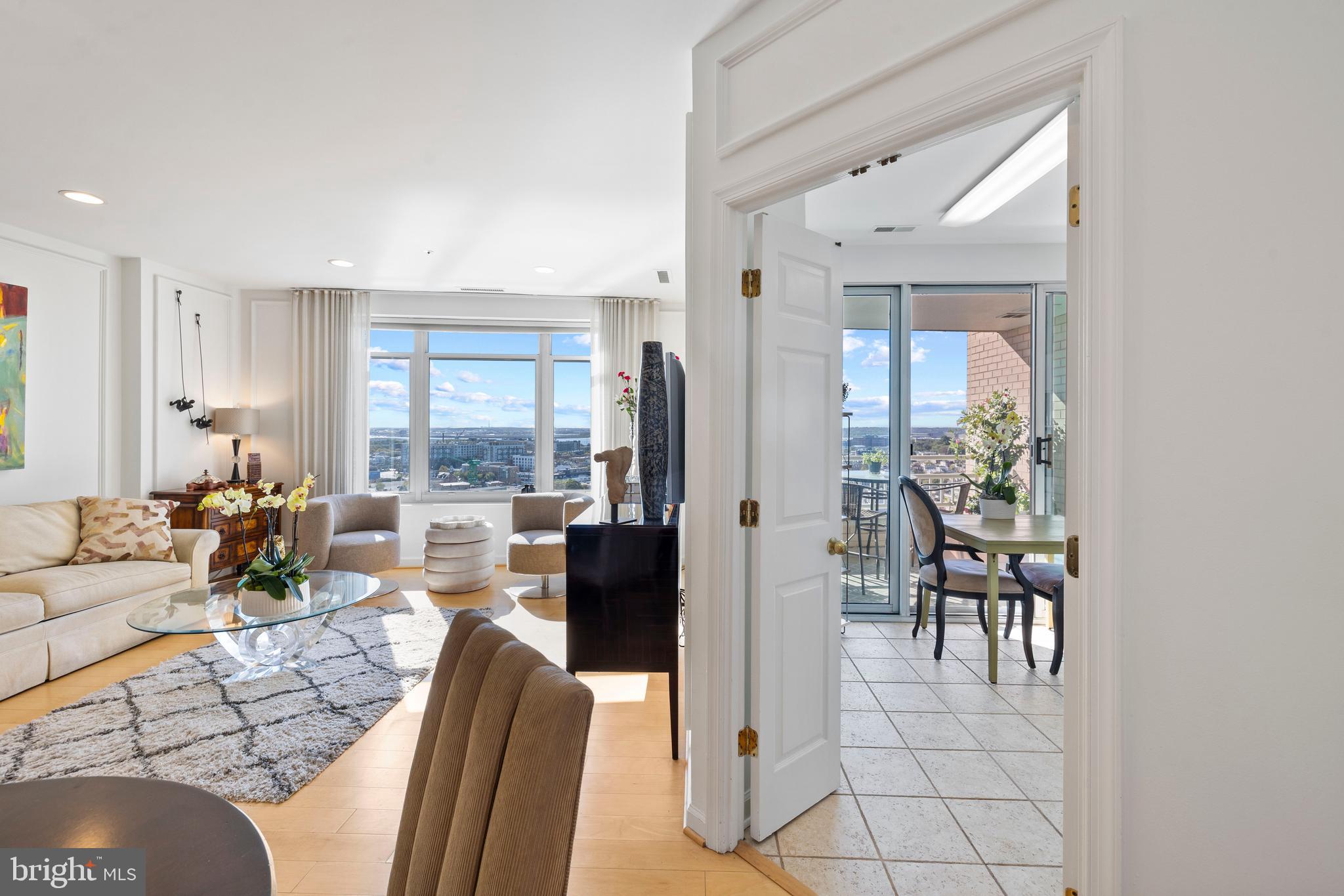 HARBORVIEW TOWERS - Residential
