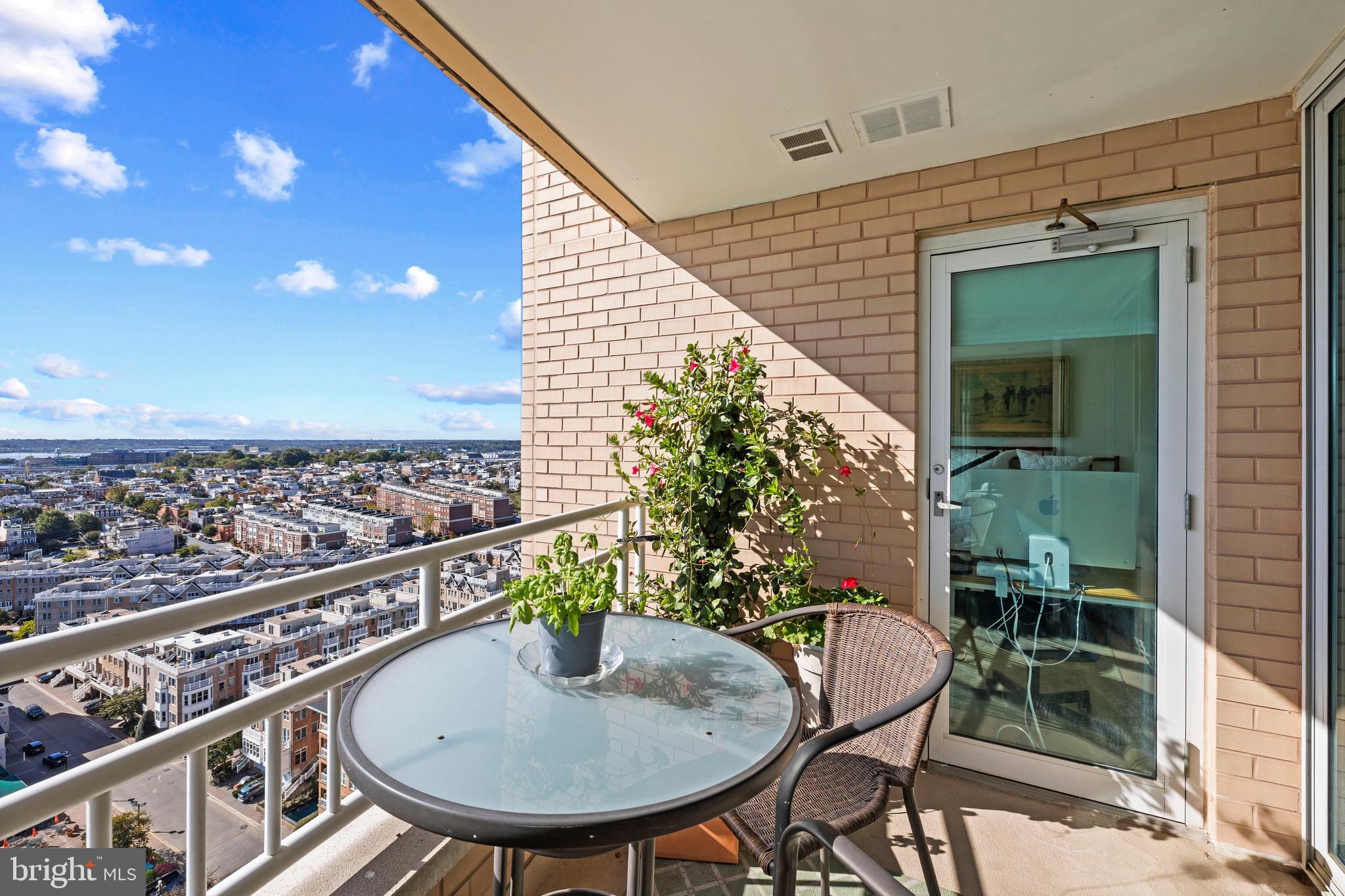 HARBORVIEW TOWERS - Residential