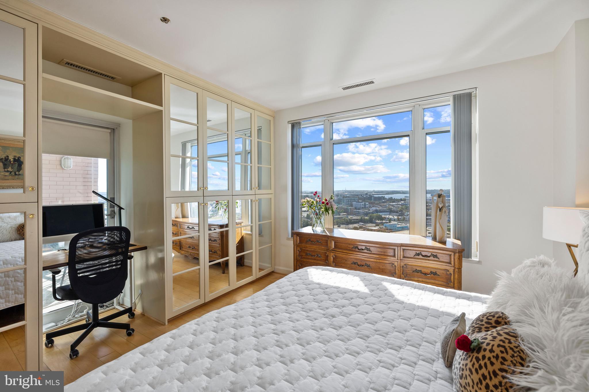 HARBORVIEW TOWERS - Residential