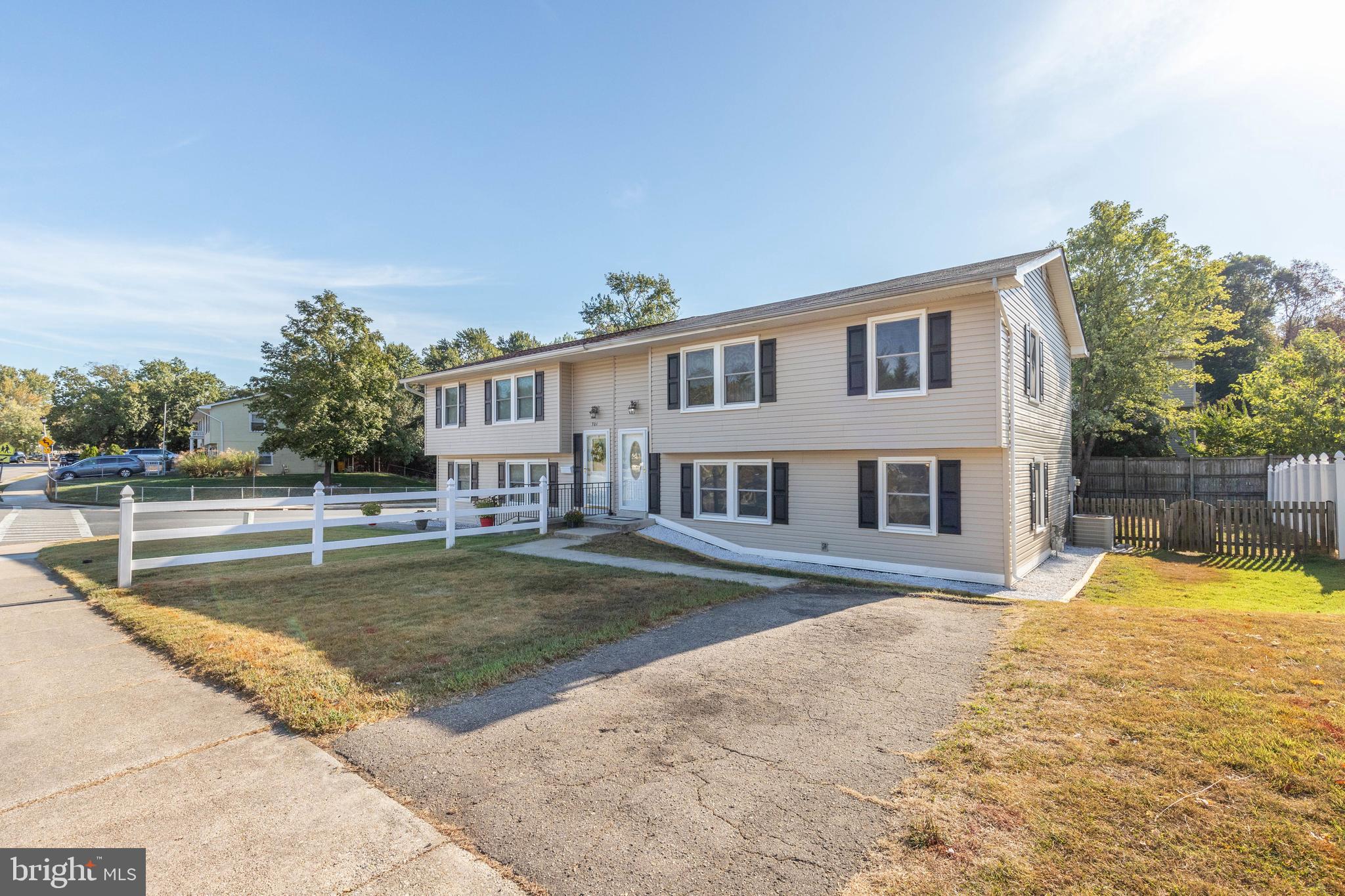 MAPLE RIDGE - Residential