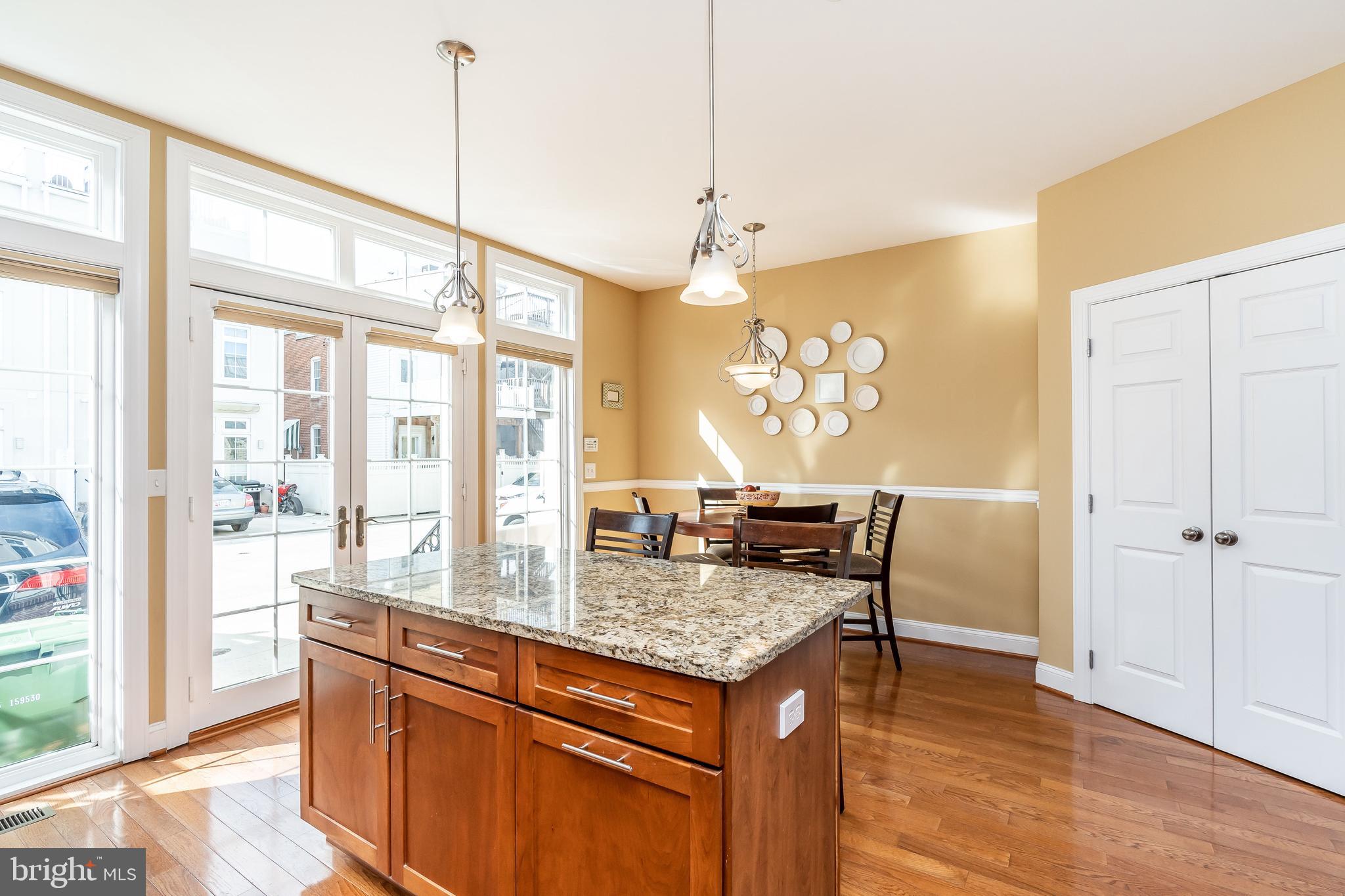 LOCUST POINT - Residential