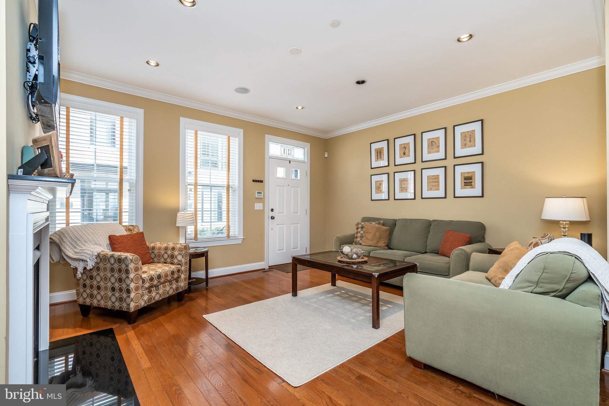 LOCUST POINT - Residential