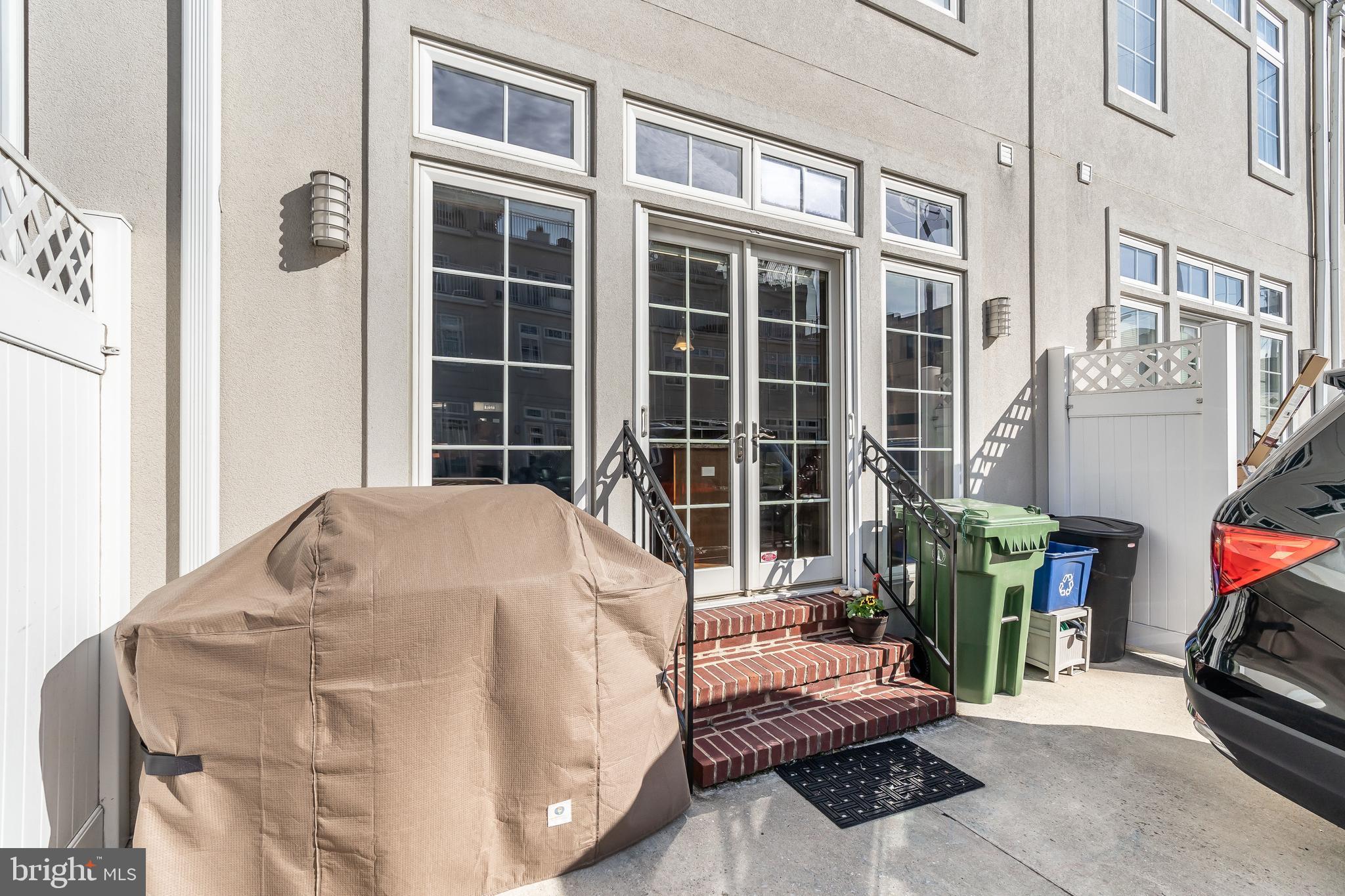 LOCUST POINT - Residential