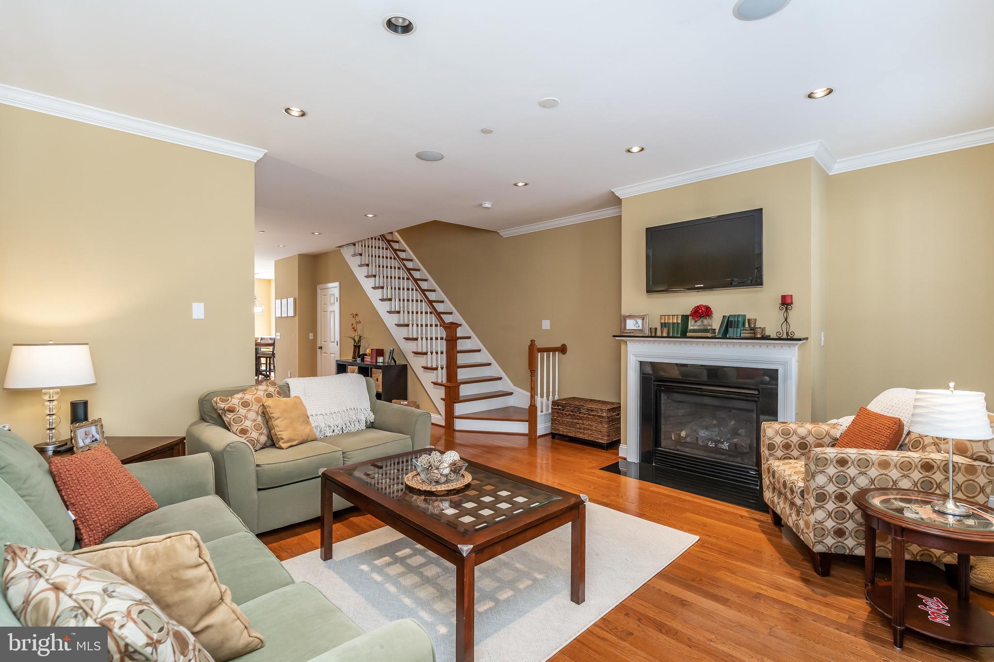 LOCUST POINT - Residential