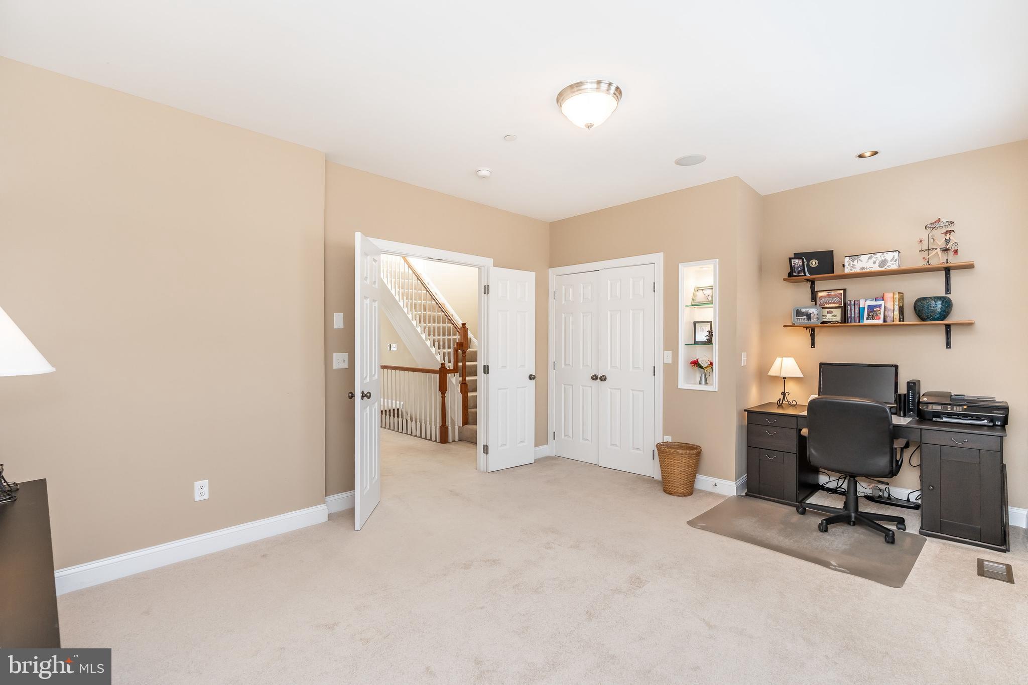 LOCUST POINT - Residential