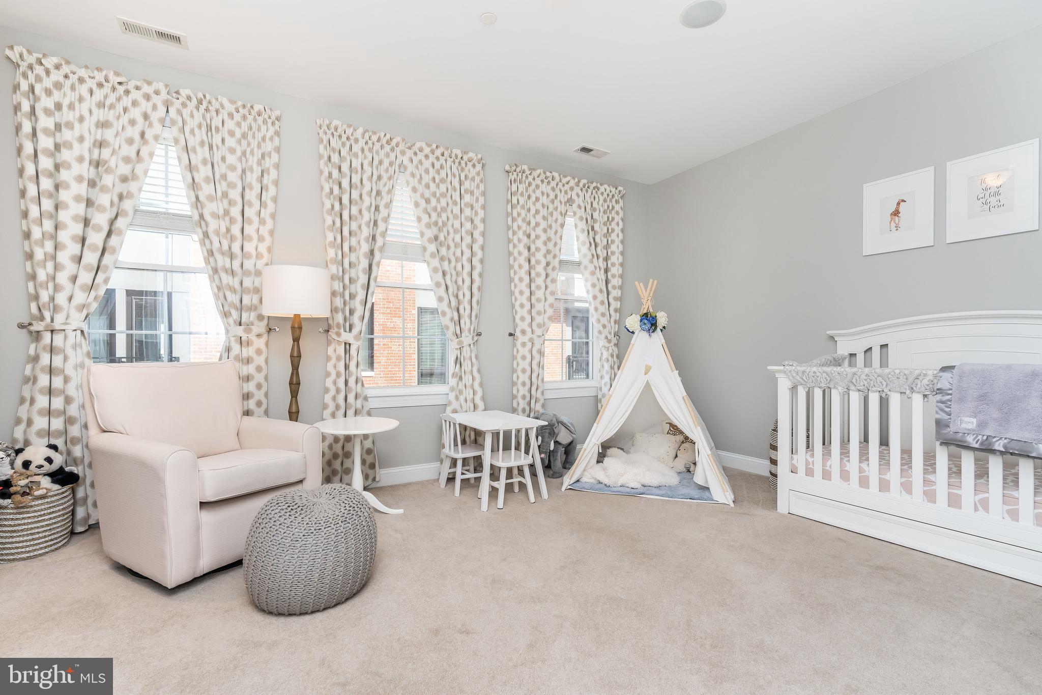 LOCUST POINT - Residential