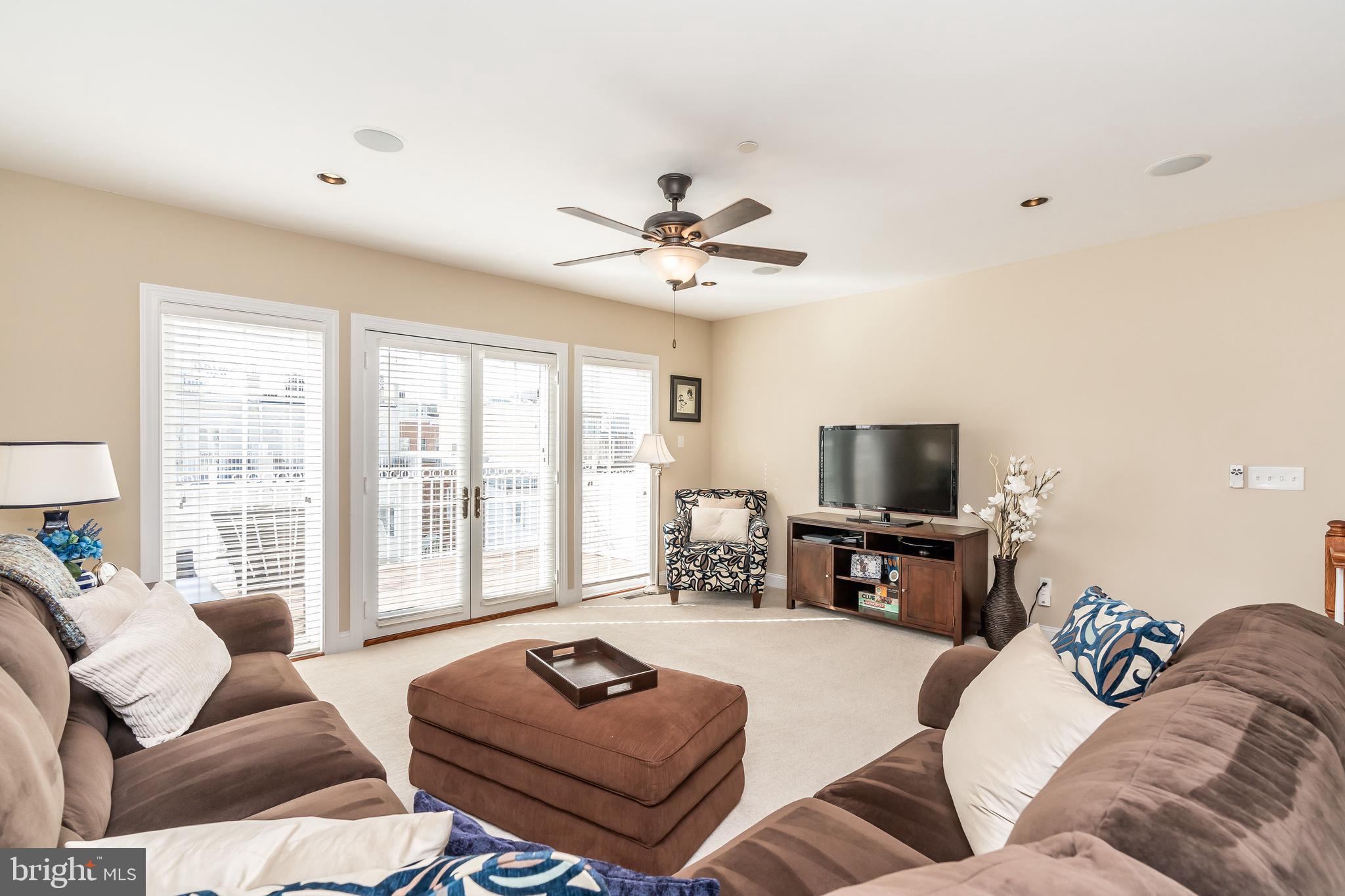 LOCUST POINT - Residential