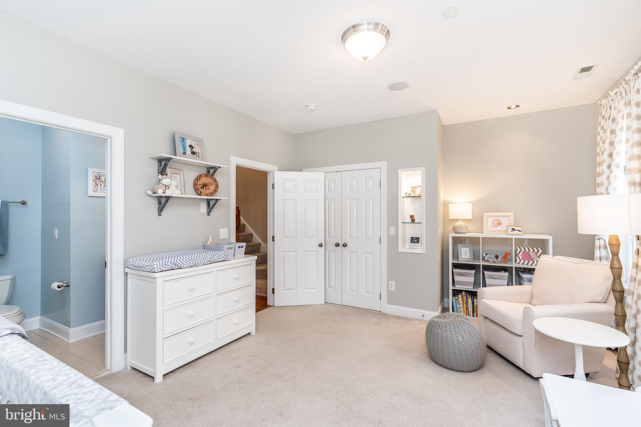 LOCUST POINT - Residential