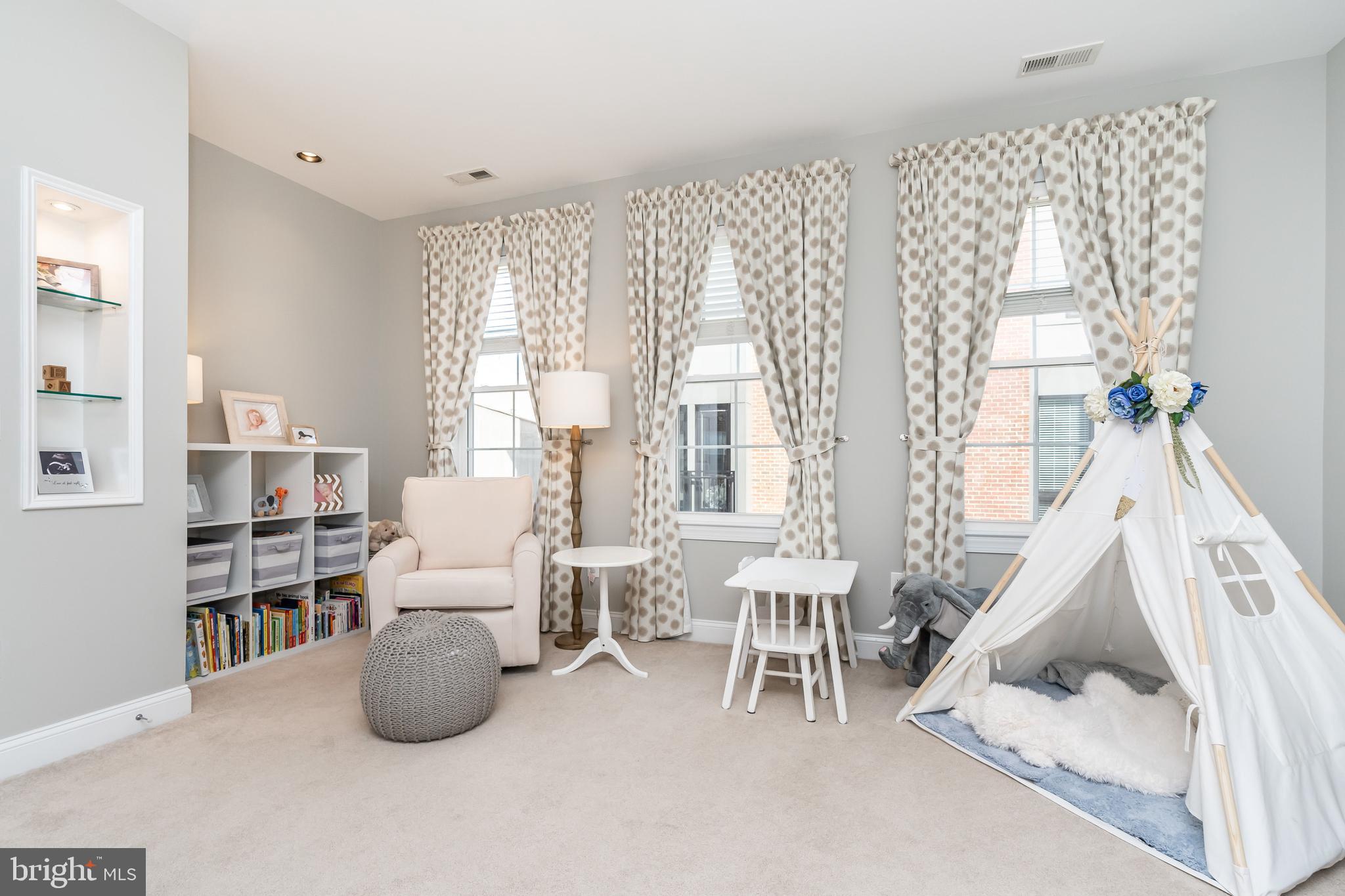 LOCUST POINT - Residential