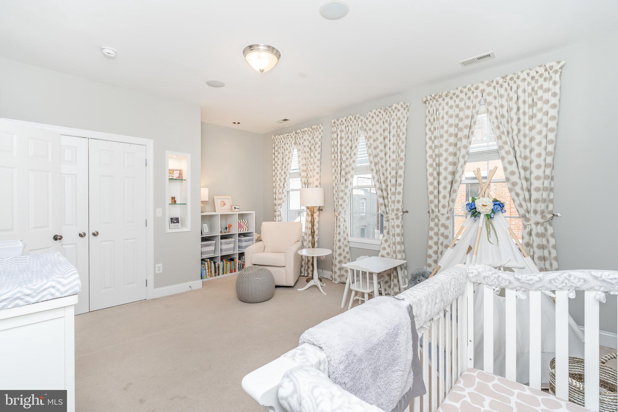 LOCUST POINT - Residential