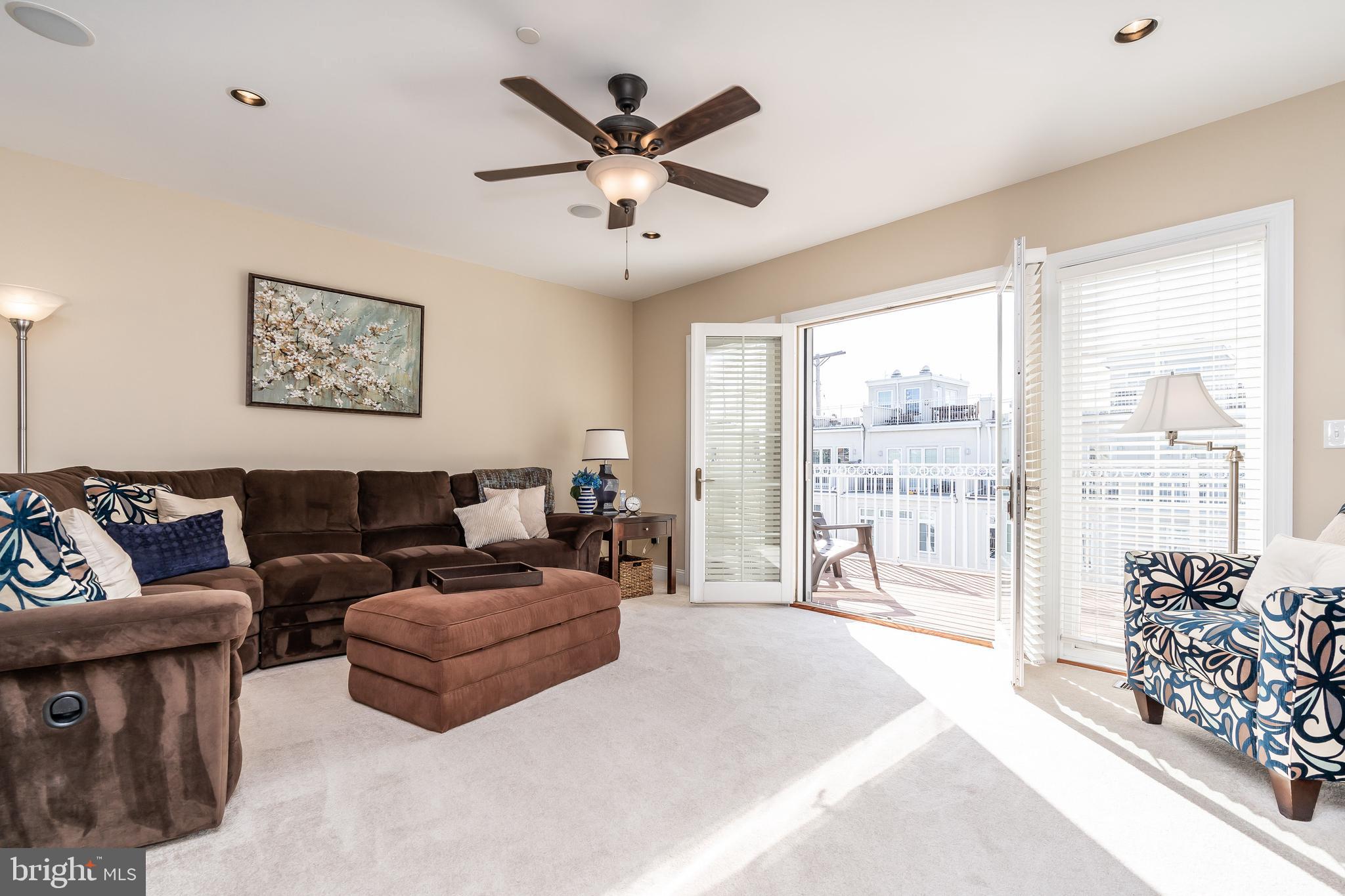 LOCUST POINT - Residential