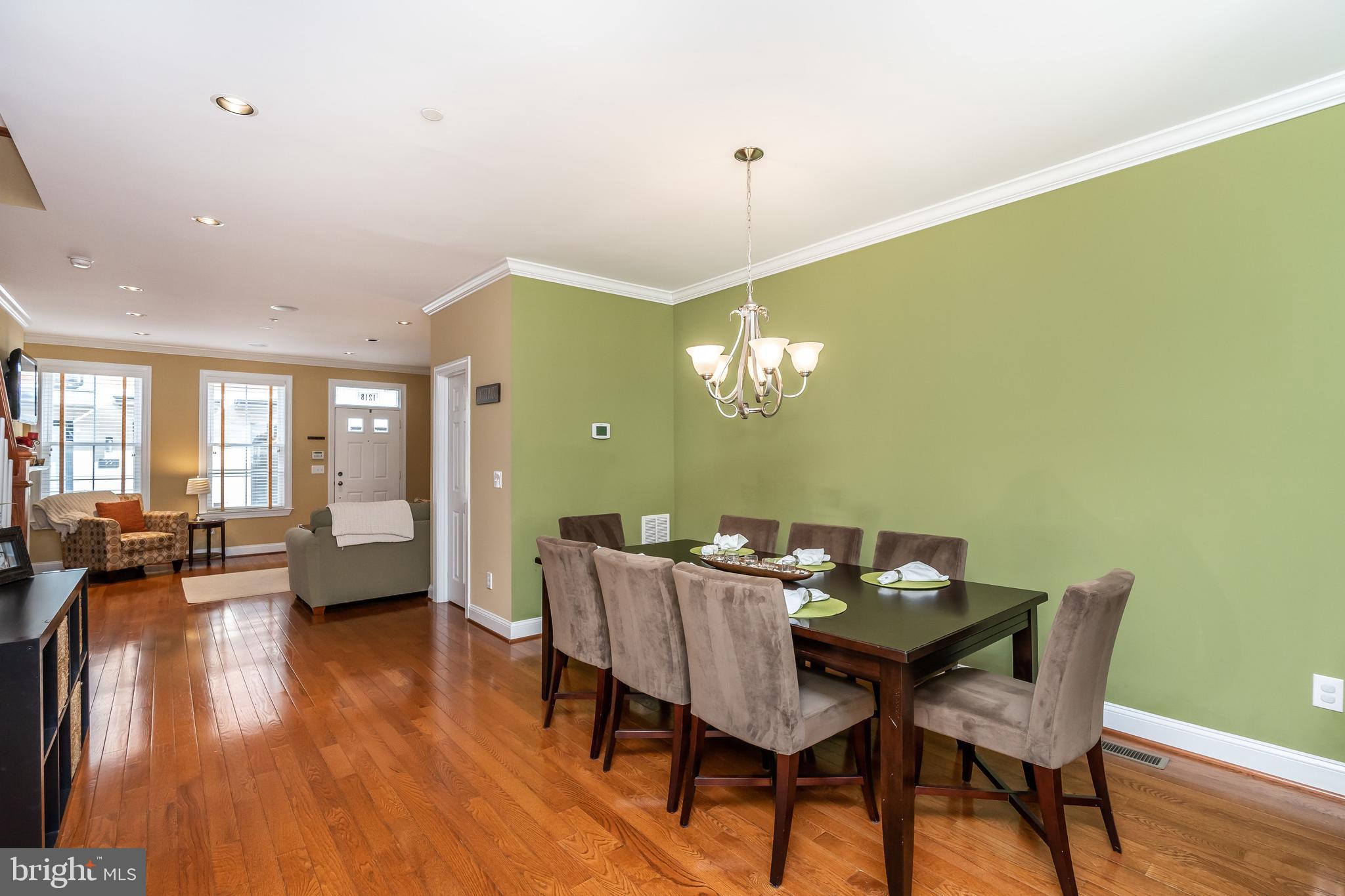 LOCUST POINT - Residential