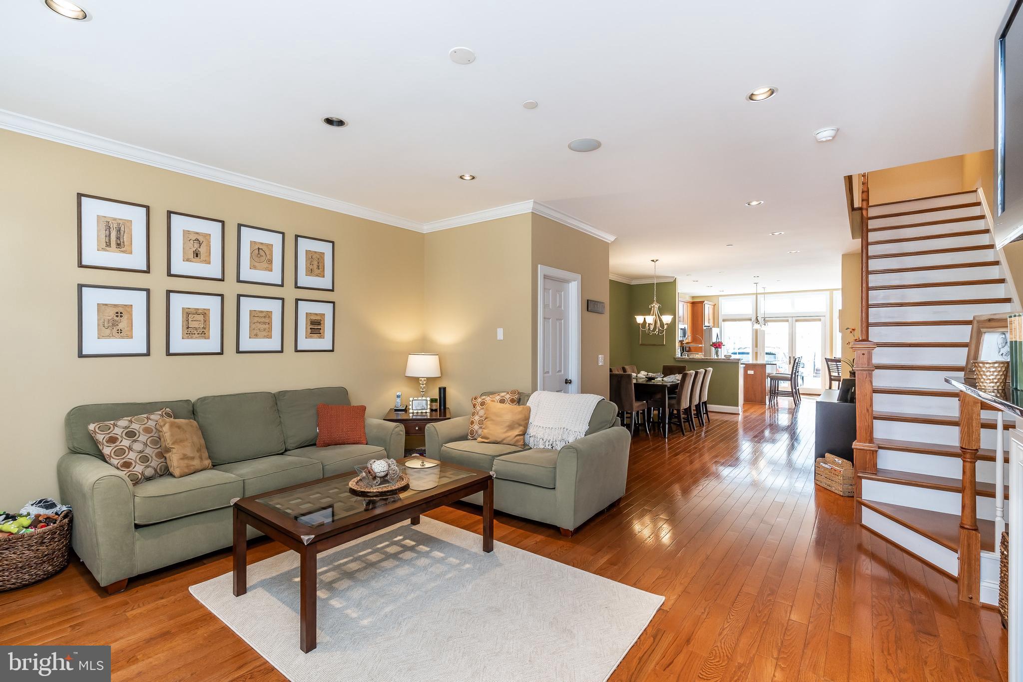 LOCUST POINT - Residential