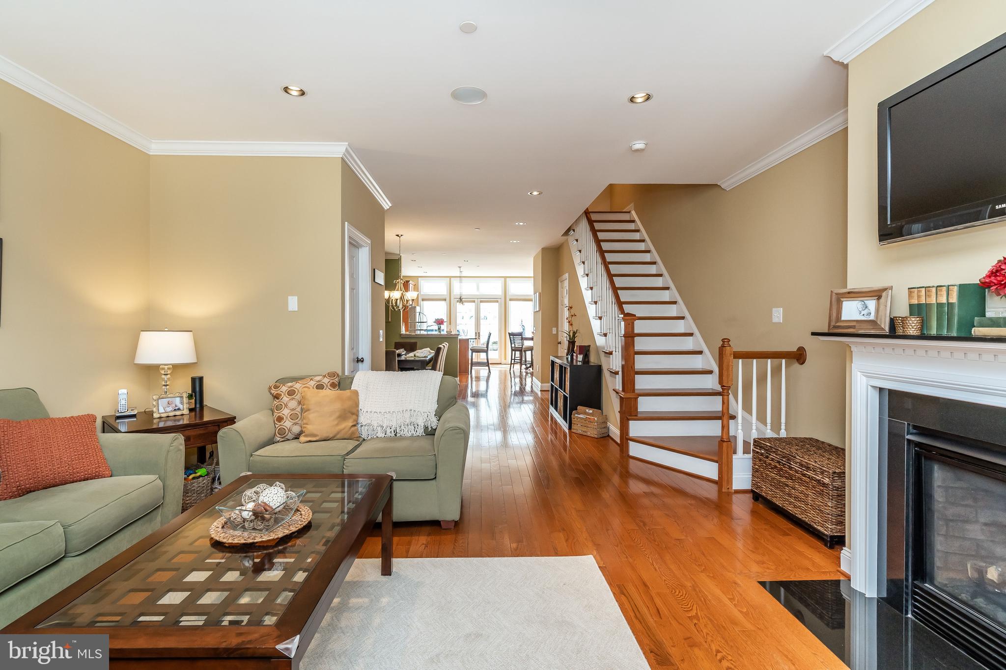 LOCUST POINT - Residential