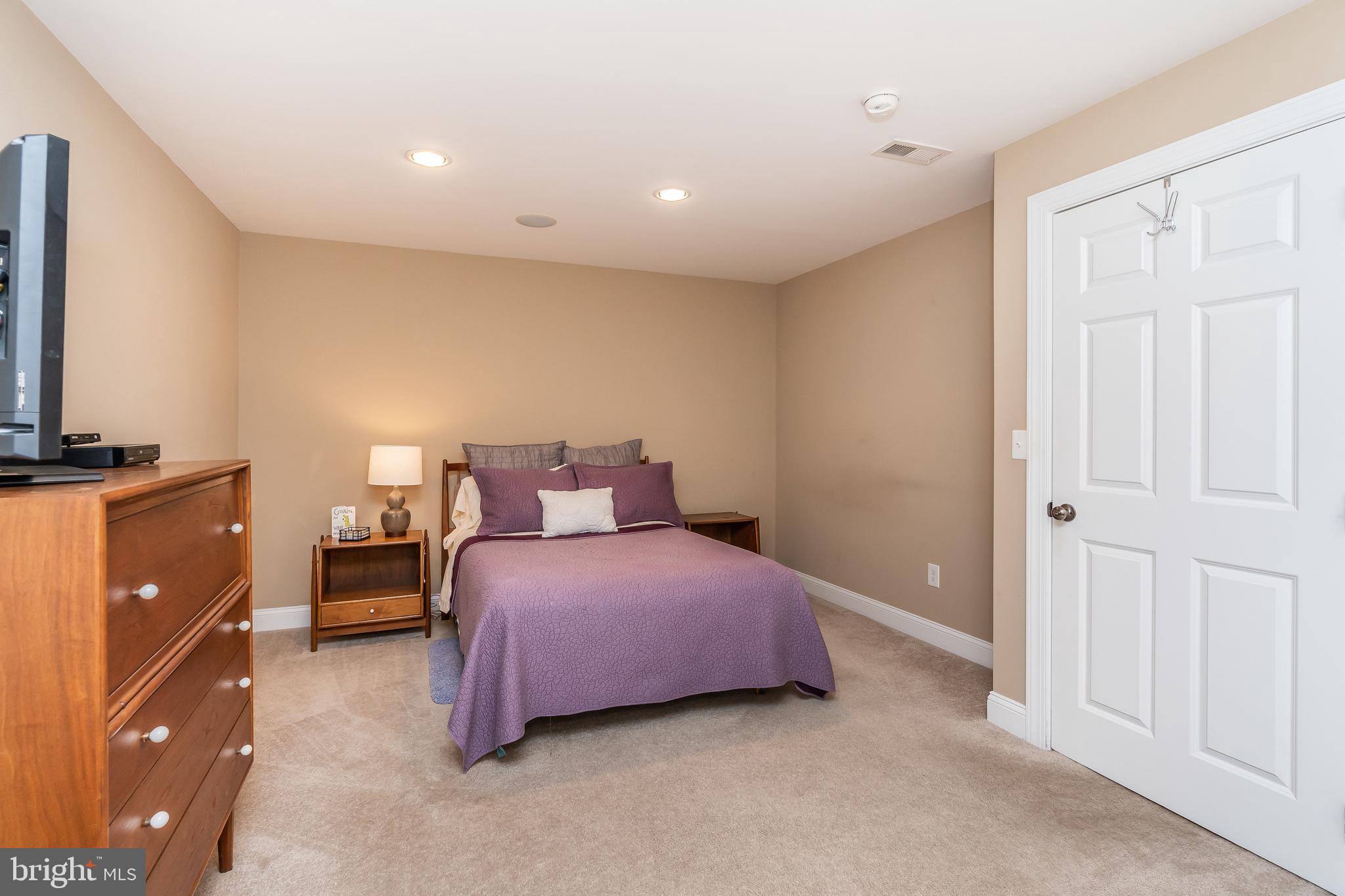 LOCUST POINT - Residential