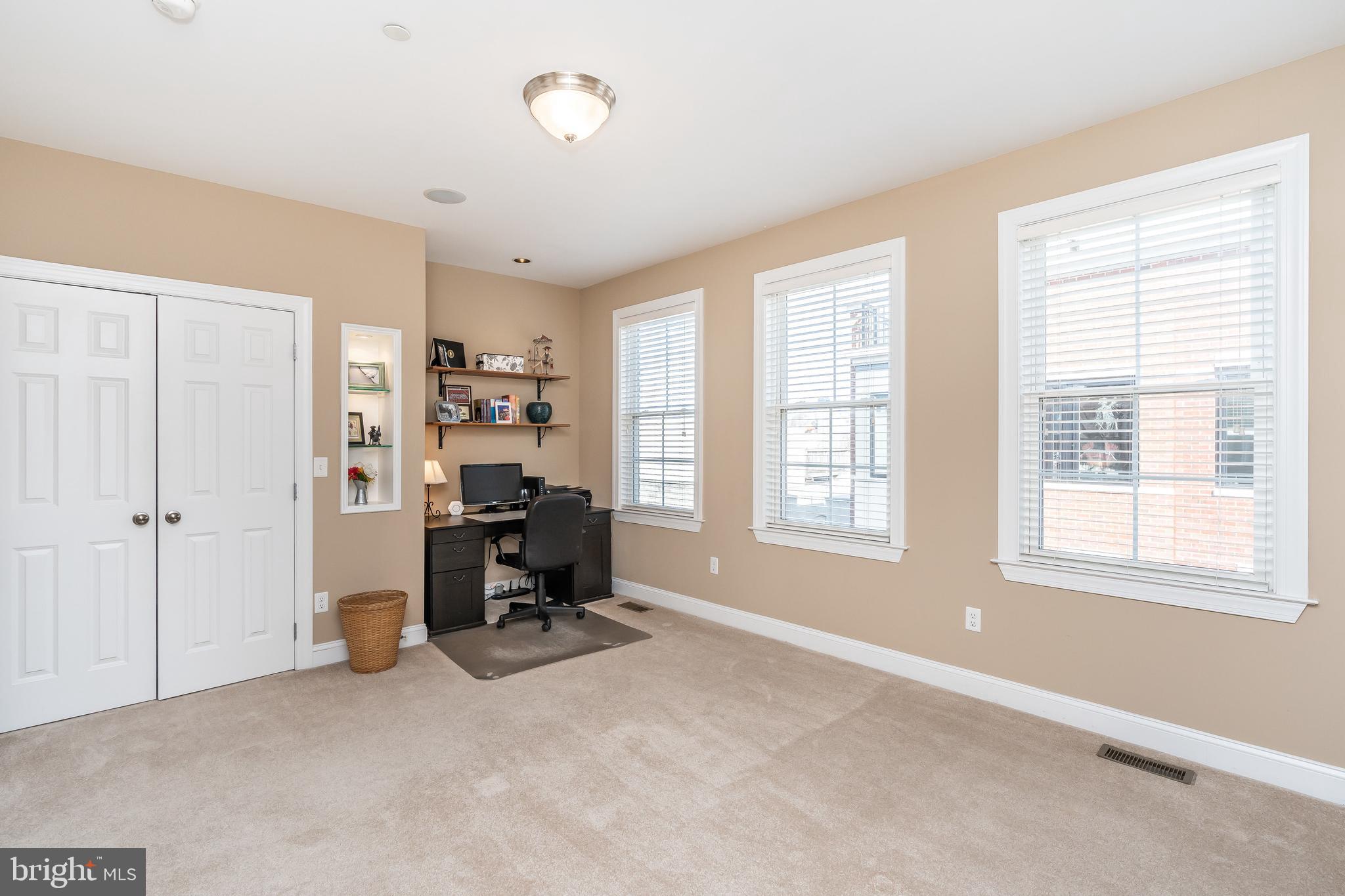 LOCUST POINT - Residential