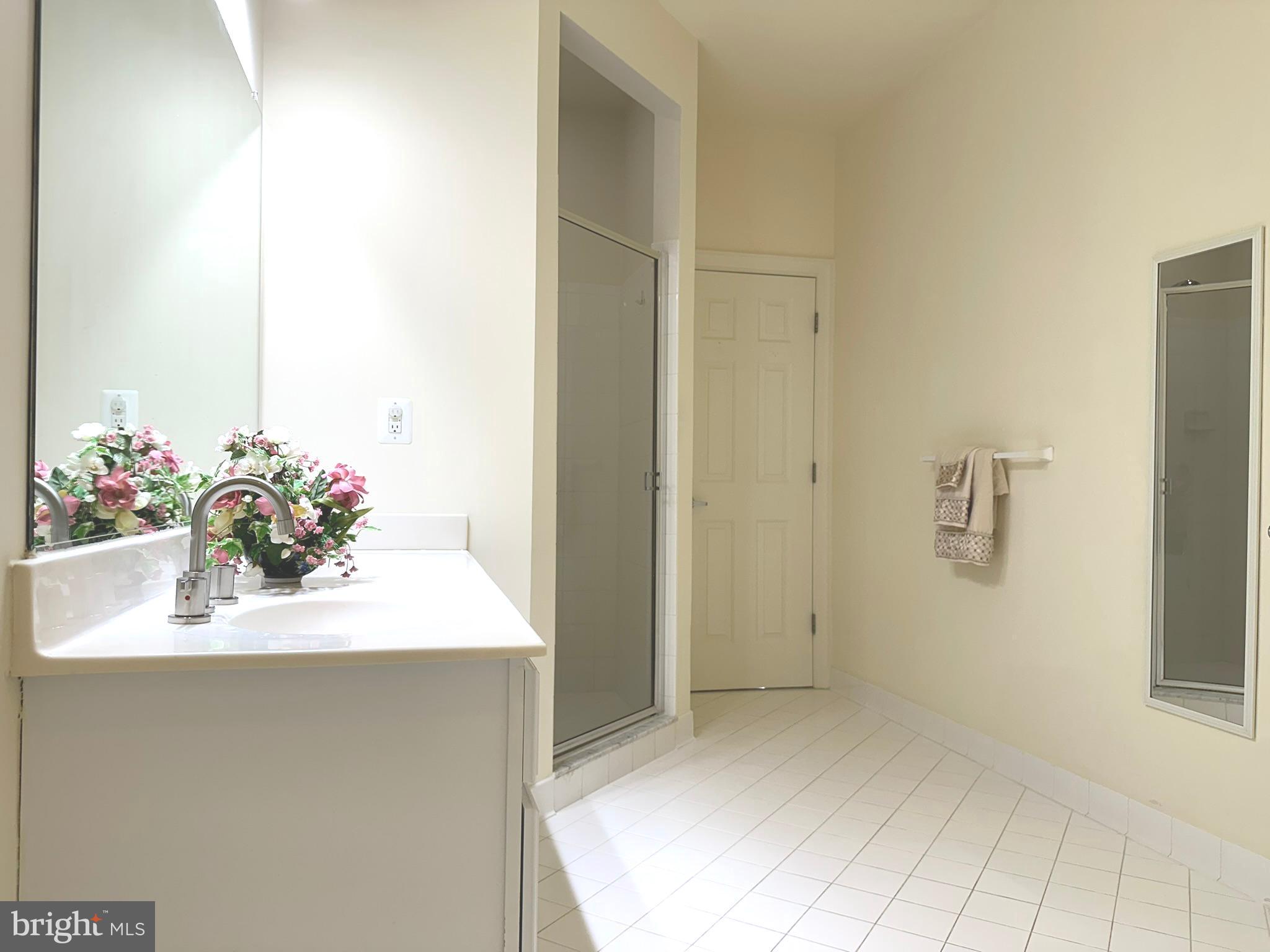 HIDDEN CREEK - Residential