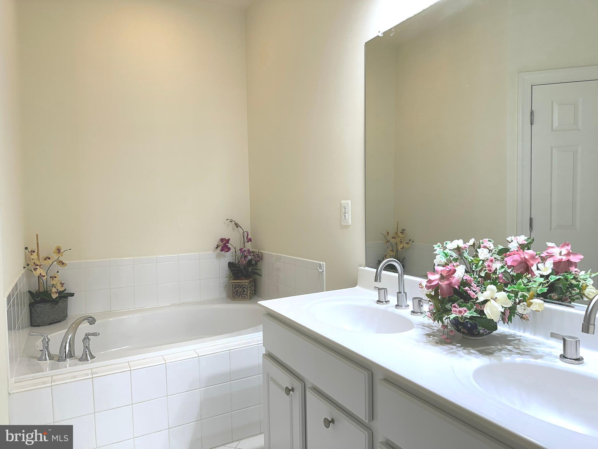 HIDDEN CREEK - Residential