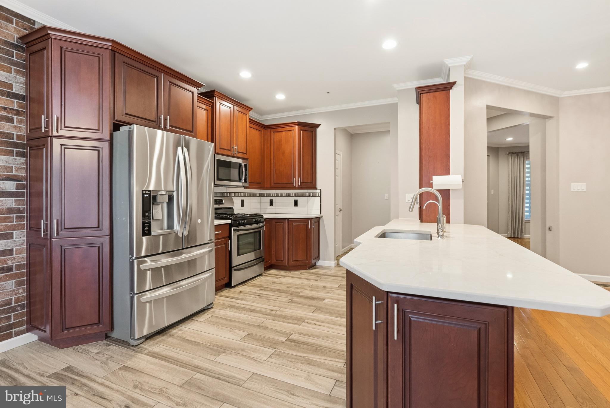 IVYLAND VILLAGE - Residential
