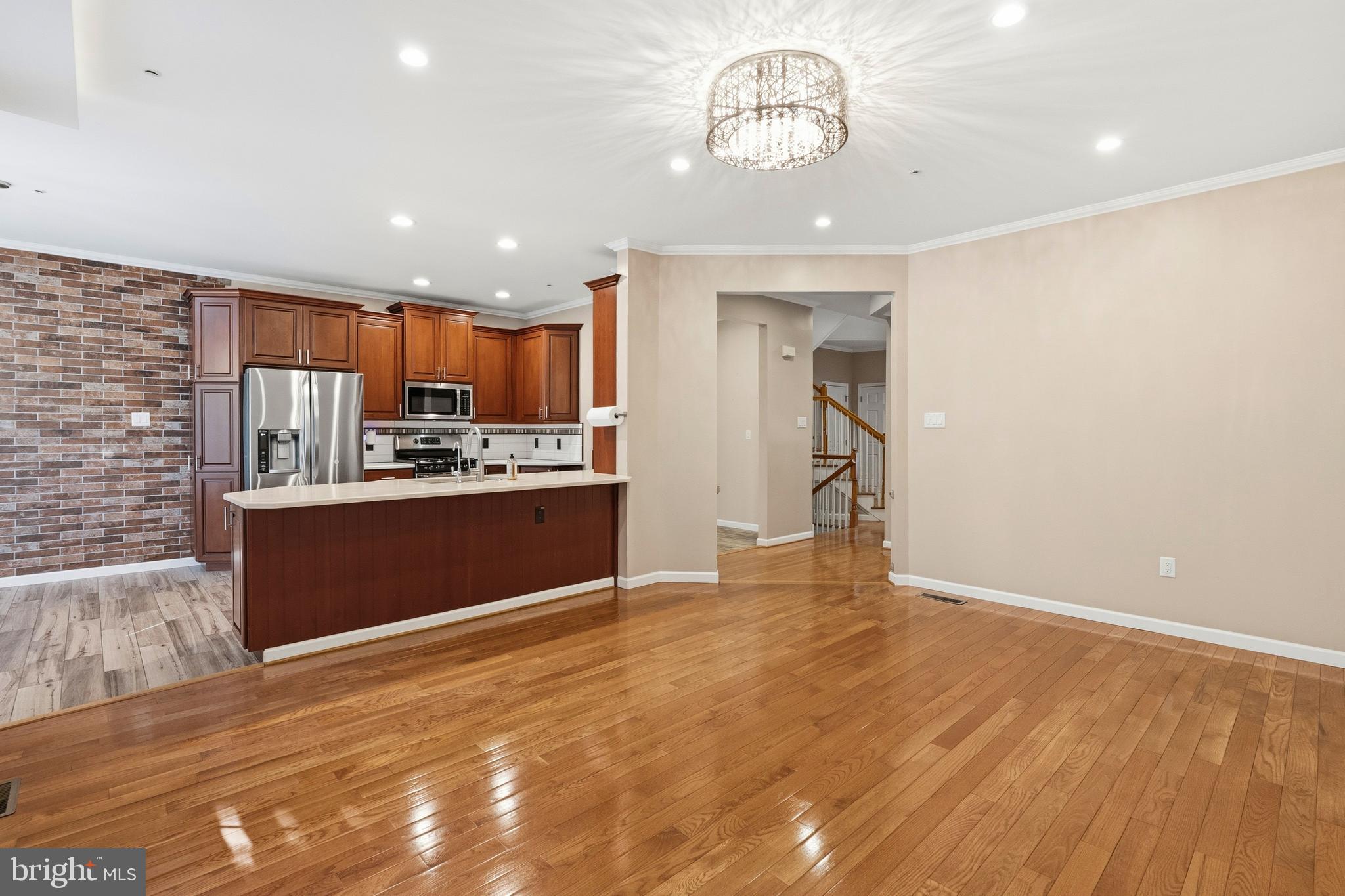 IVYLAND VILLAGE - Residential